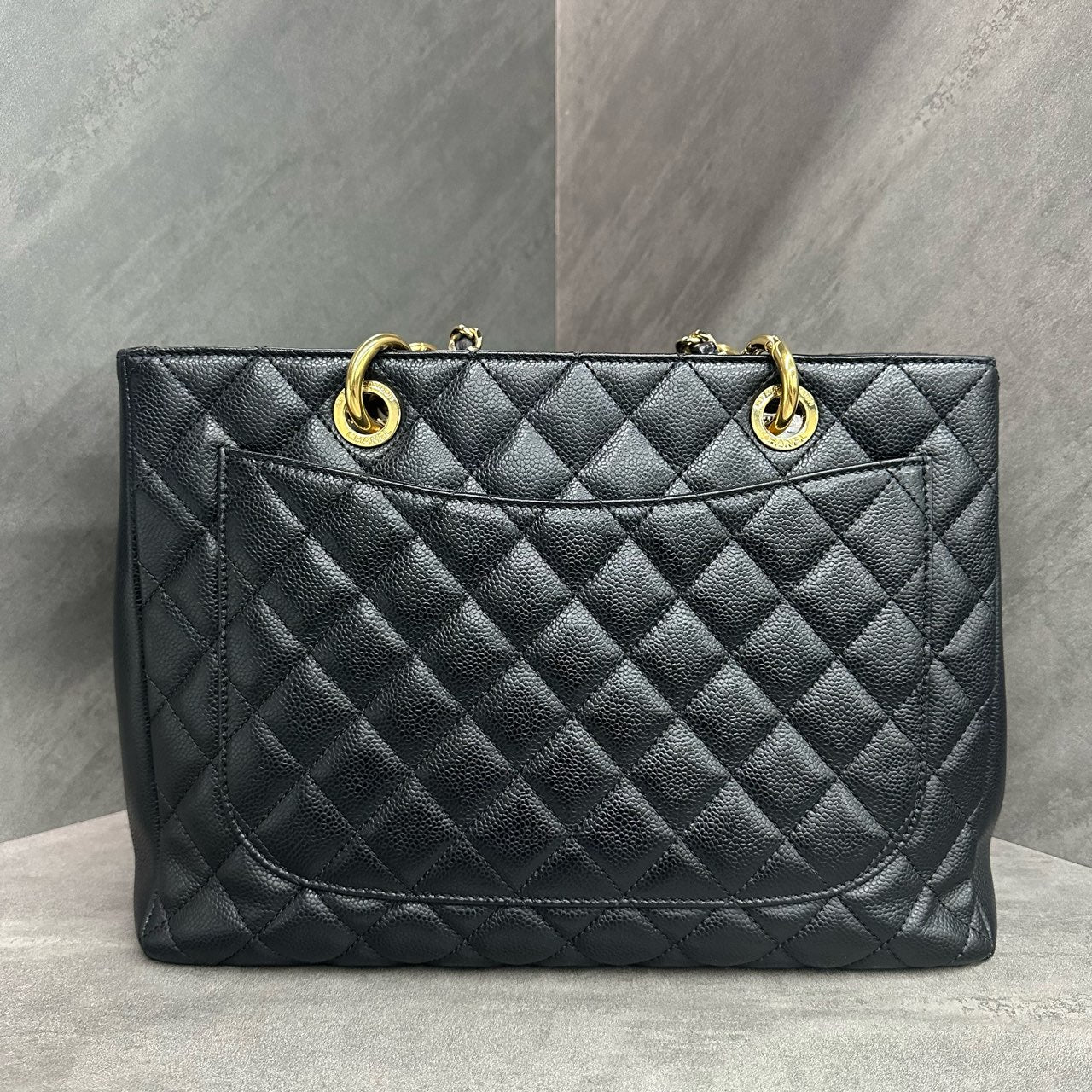 Chanel GST lychee pattern cowhide middle size Black-gold