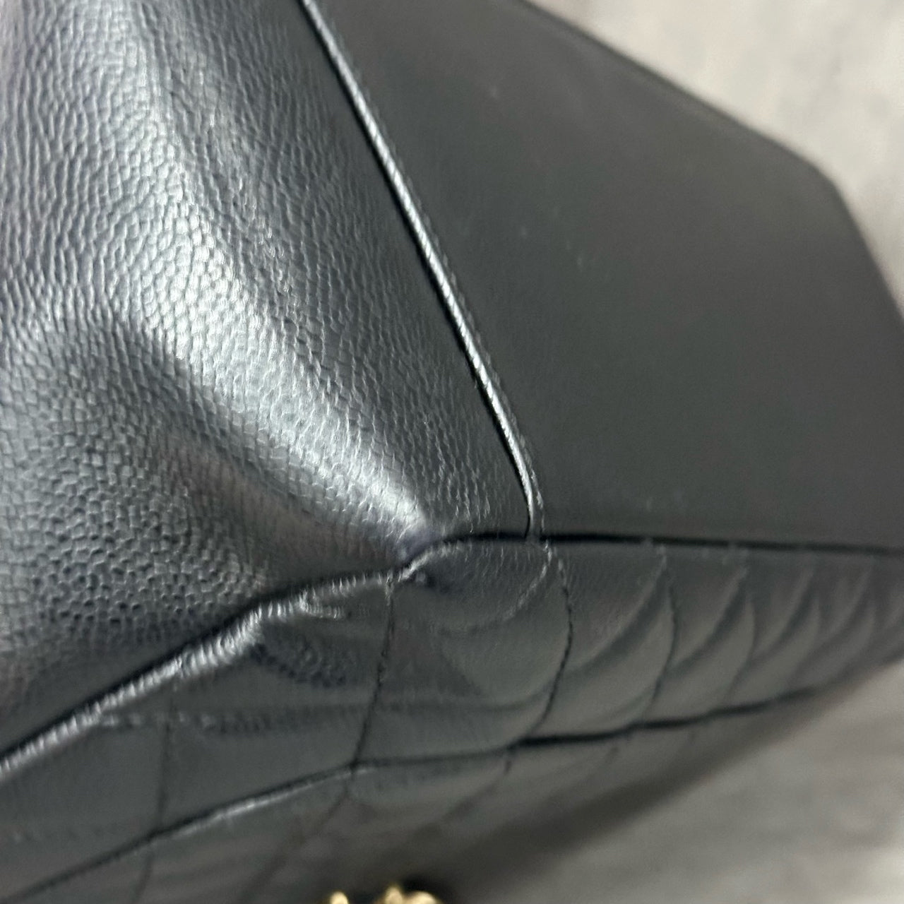Chanel GST lychee pattern cowhide middle size Black-gold
