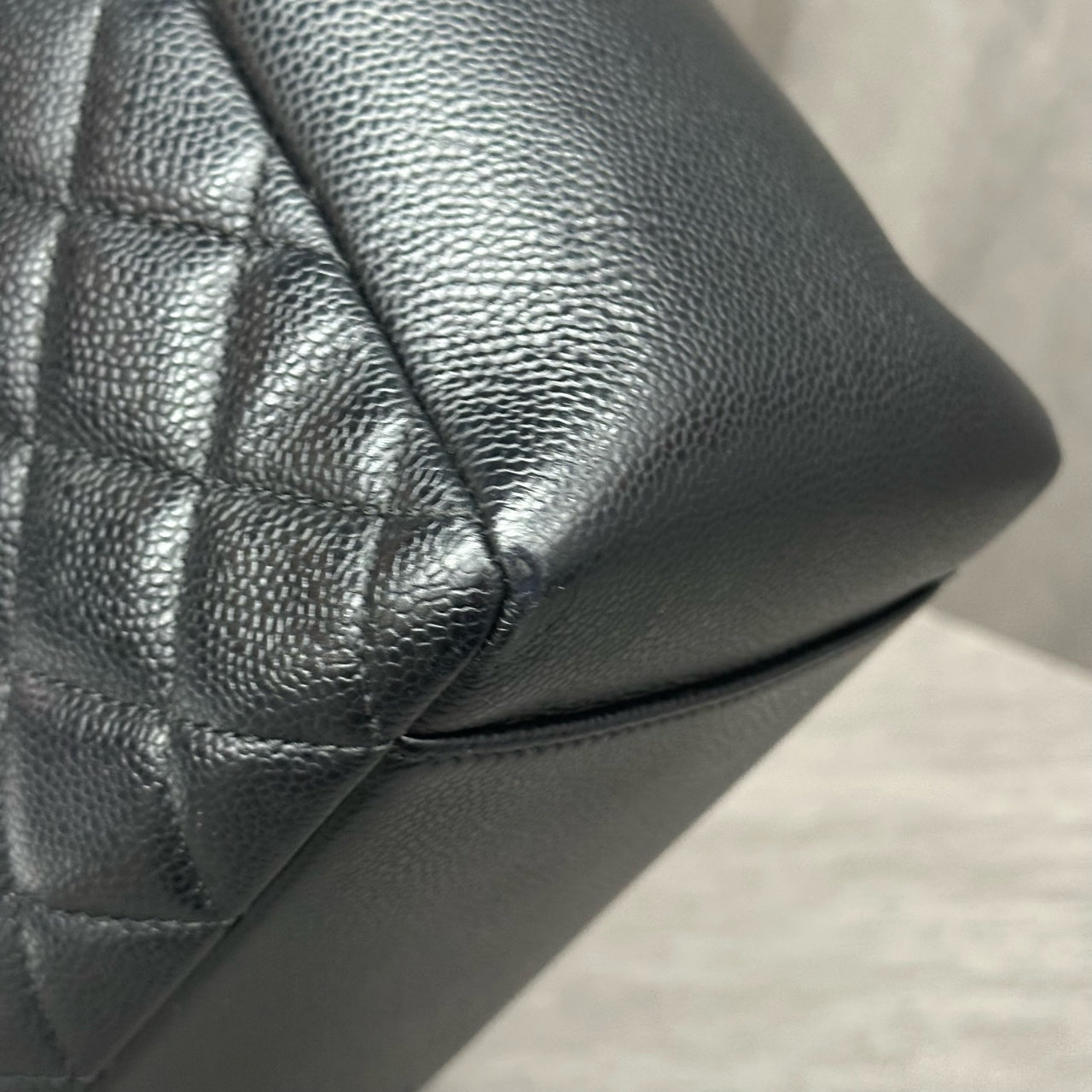 Chanel GST lychee pattern cowhide middle size Black-gold