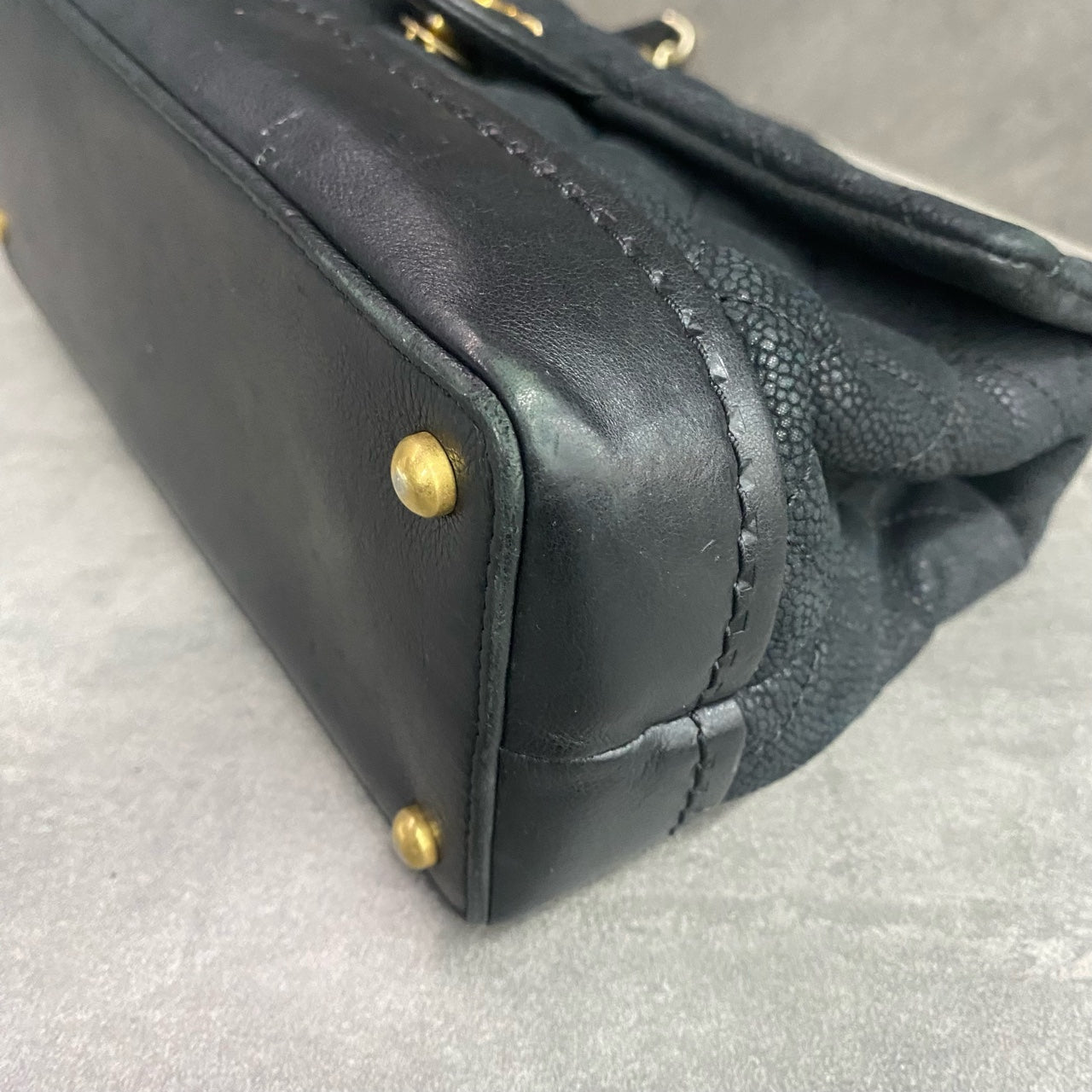 Chanel handle Flap lichee pattern cowhide Mumbai Series Black-Gold