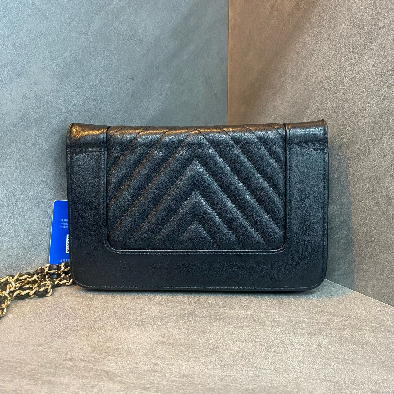 Chanel Diana Flap “V” pattern woc Black-Gold