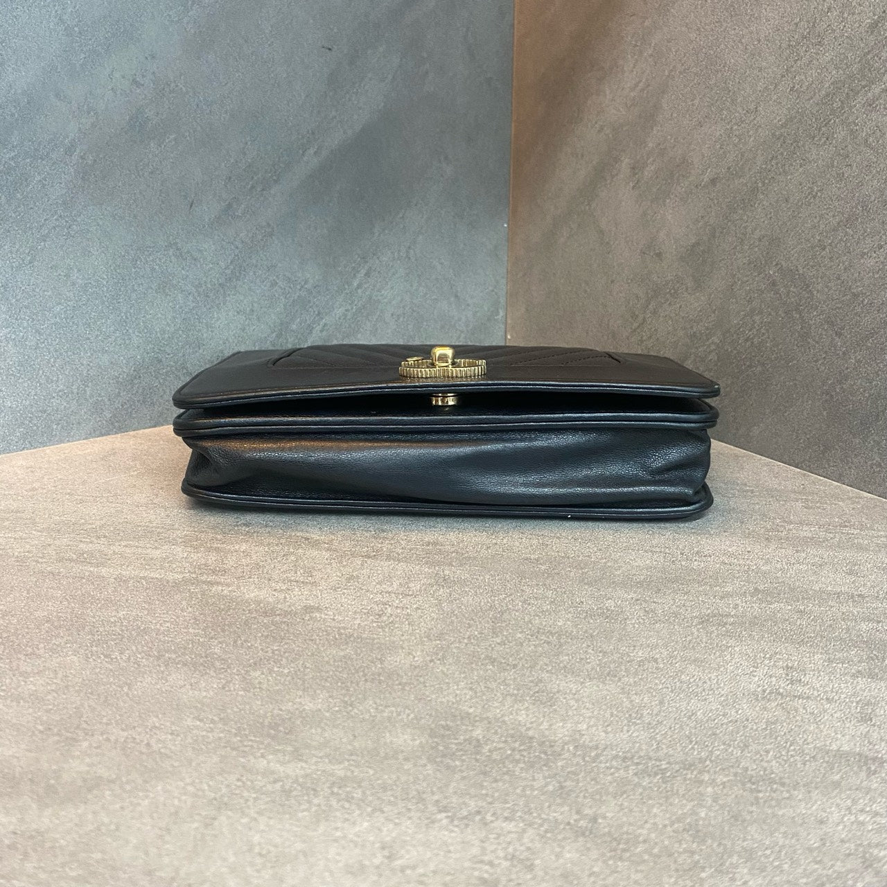 Chanel Diana Flap “V” pattern woc Black-Gold