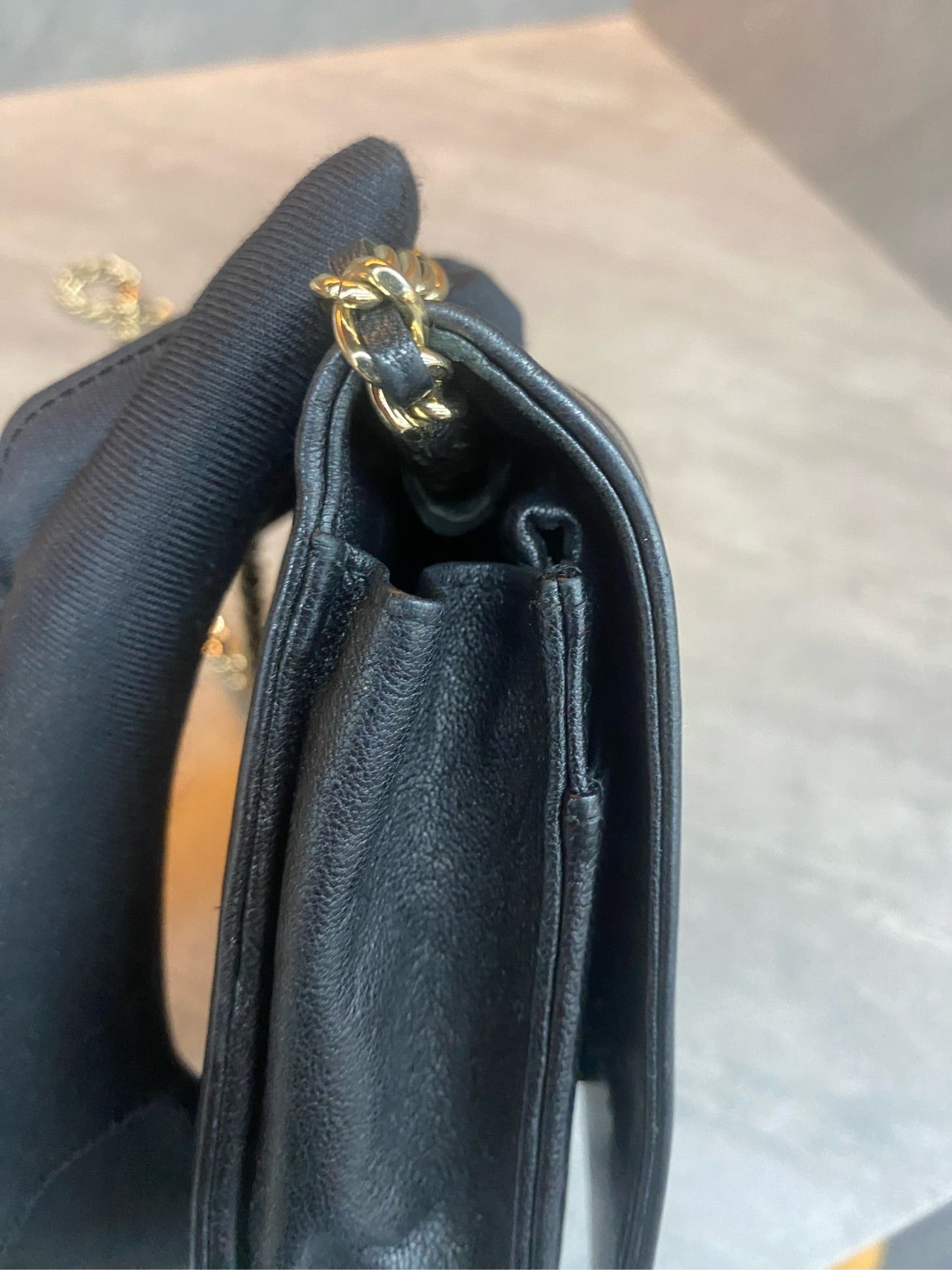 Chanel Diana Flap “V” pattern woc Black-Gold