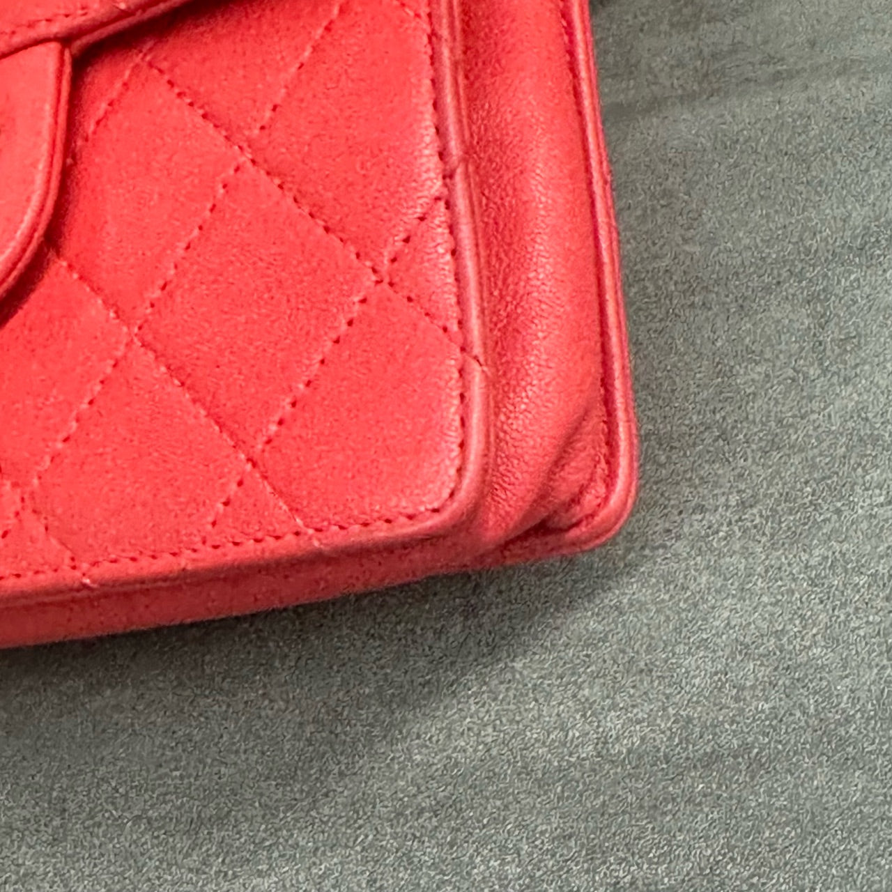 Chanel Classic Flap Vertical version sheepskin with pearl red