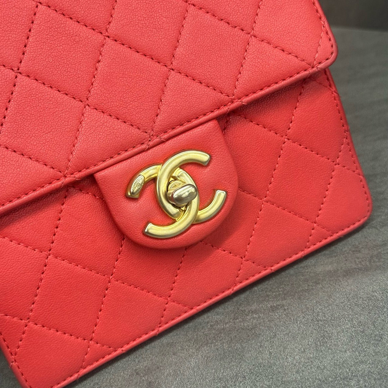 Chanel Classic Flap Vertical version sheepskin with pearl red