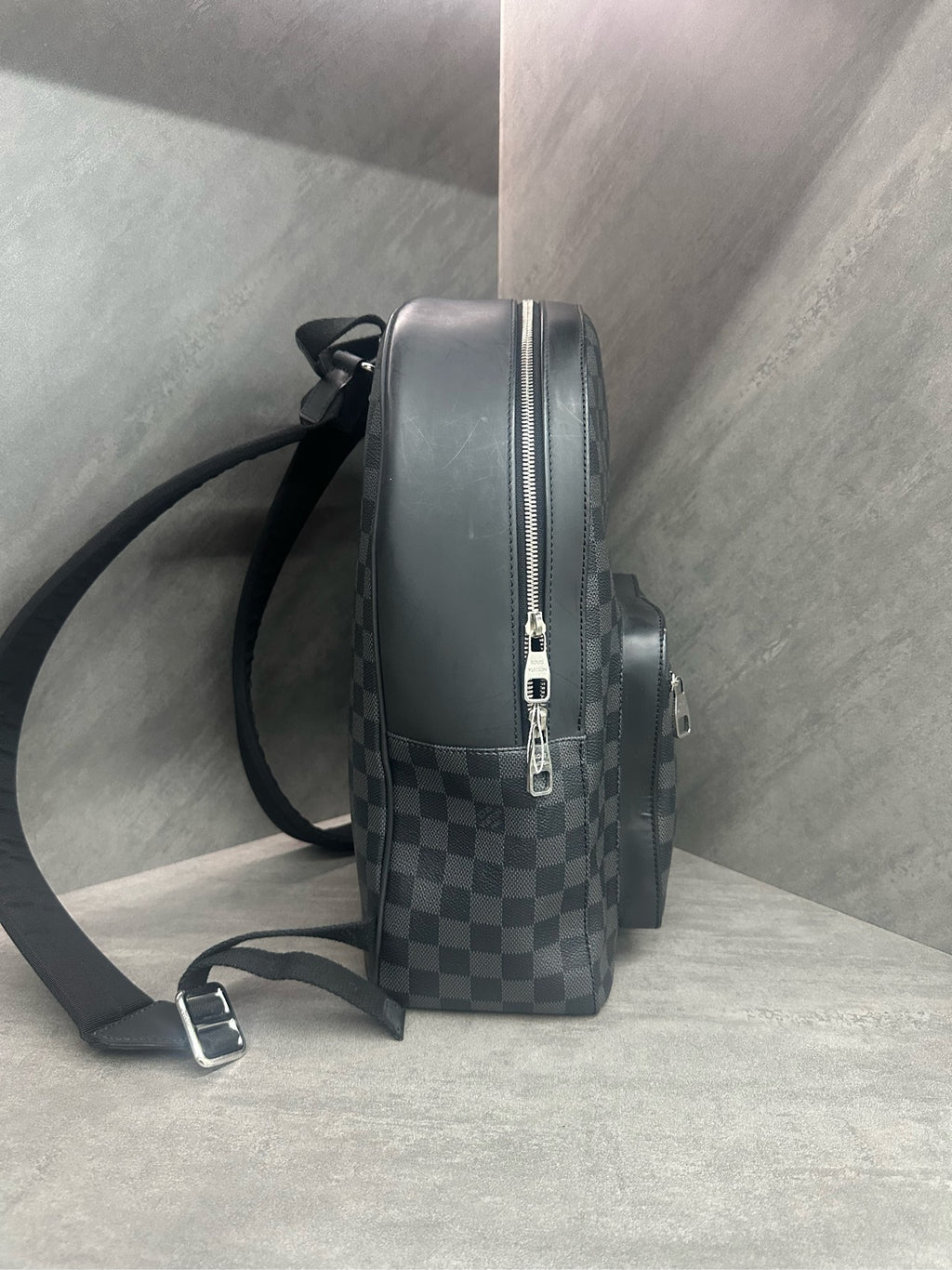 LV Josh Black-grey checkerboard pattern