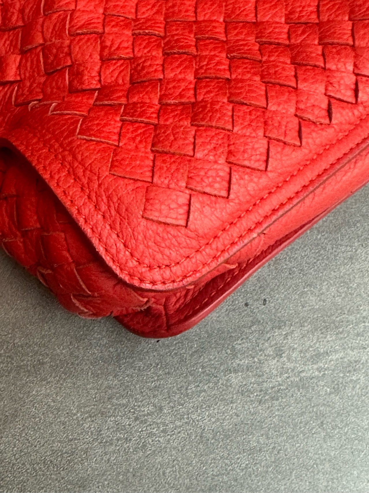 Bottega Veneta woven bag Horn-shaped handheld shoulder bag red