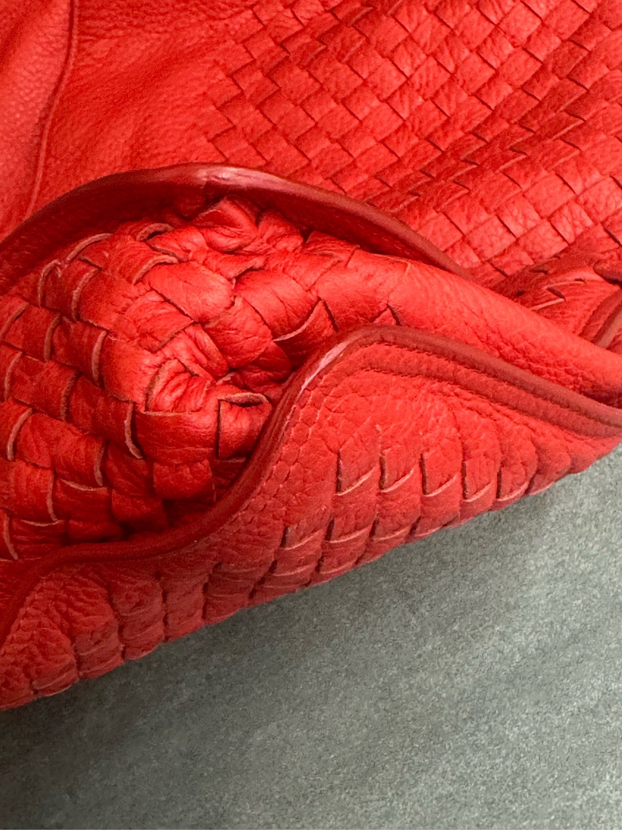 Bottega Veneta woven bag Horn-shaped handheld shoulder bag red
