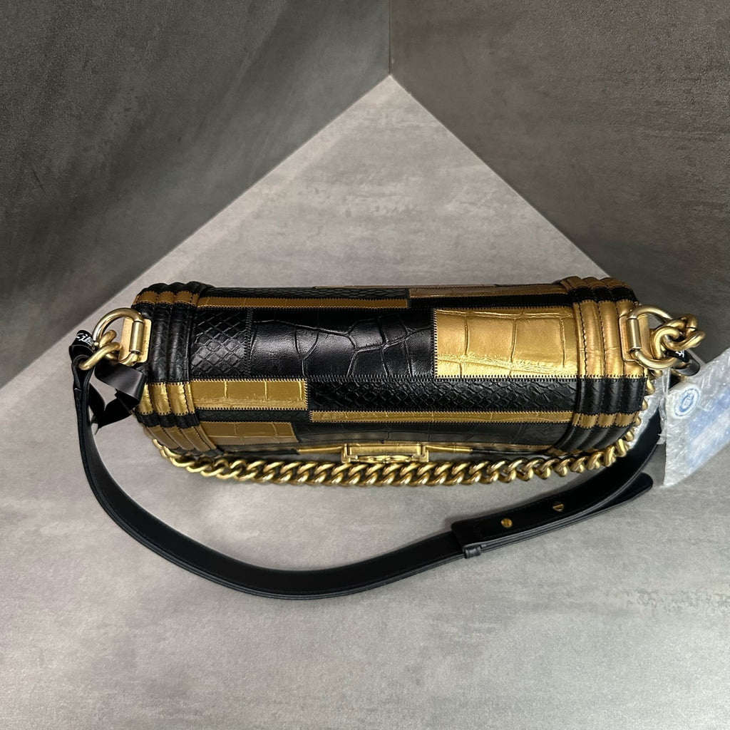 Chanel leboy Egypt series limited edition Middle size Black-Gold