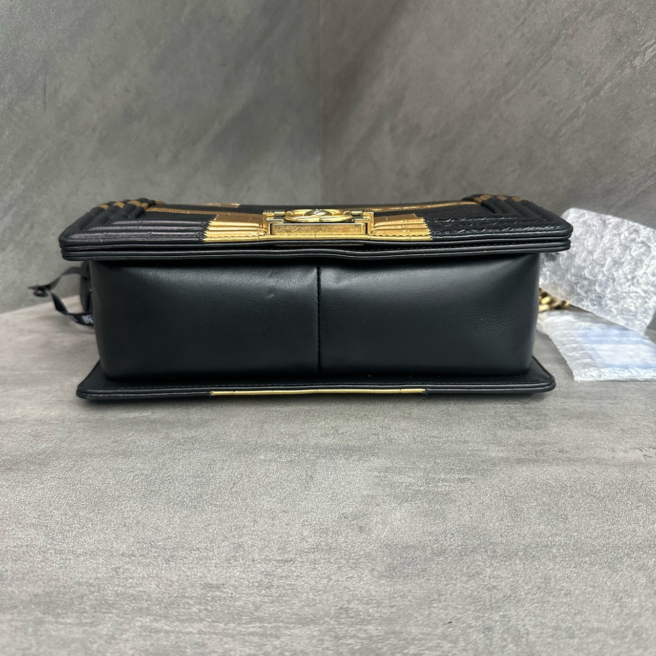 Chanel leboy Egypt series limited edition Middle size Black-Gold
