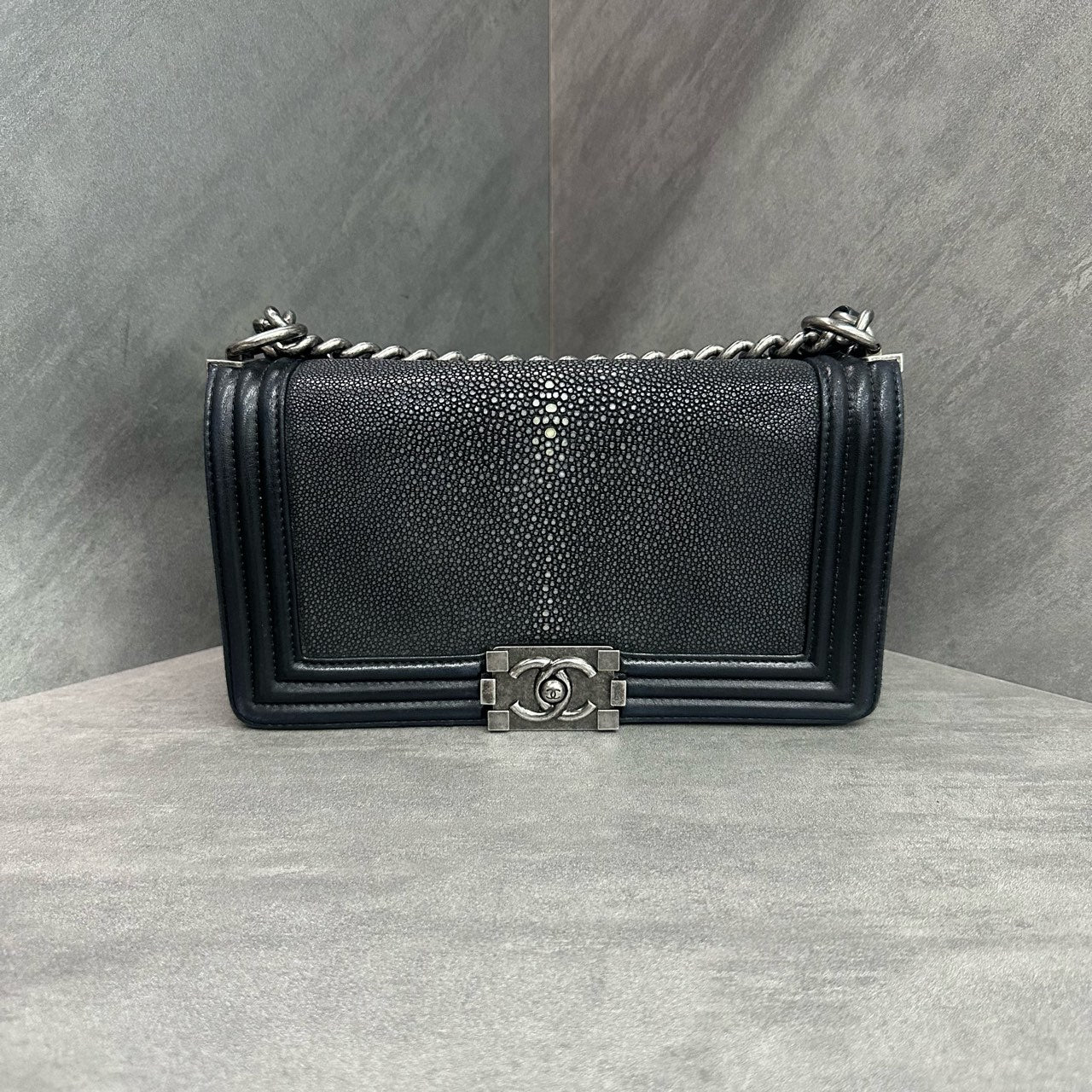 Chanel leboy fish skin middle size black