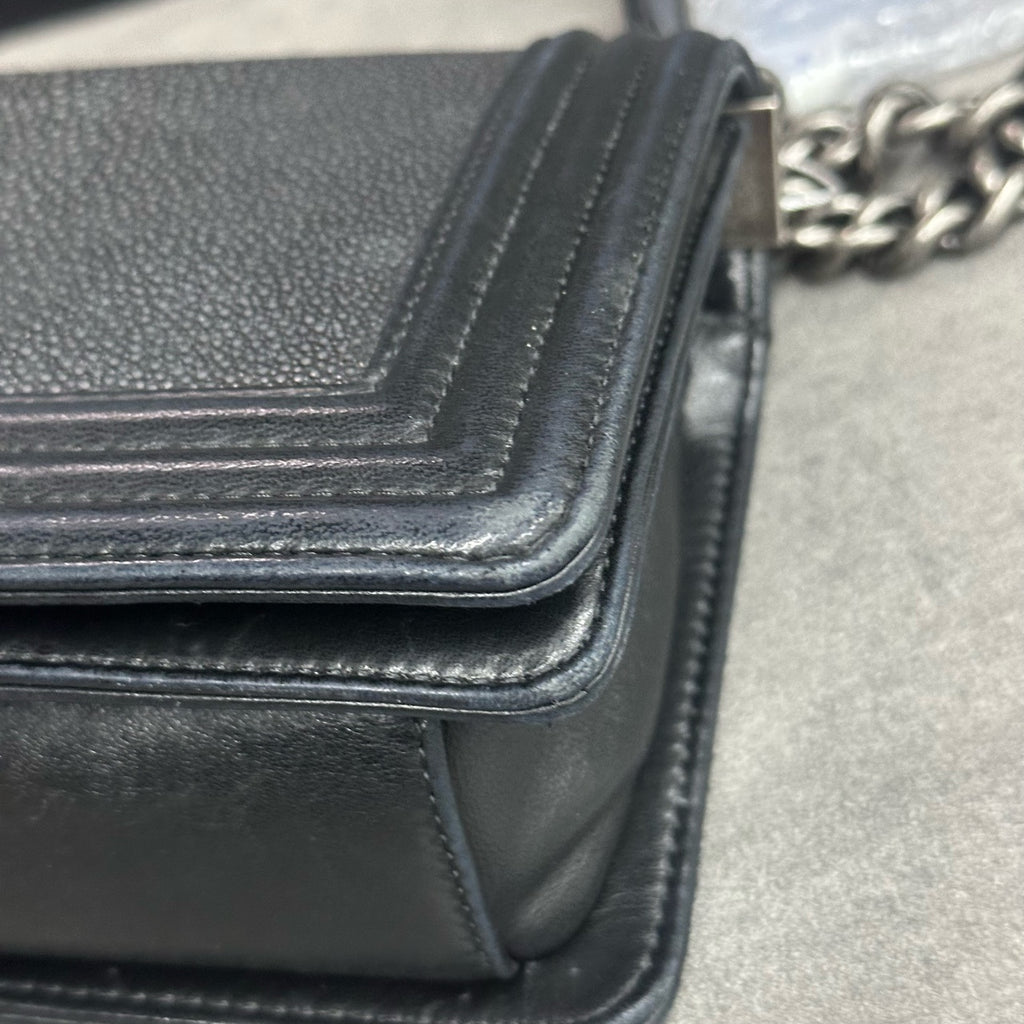 Chanel leboy fish skin middle size black