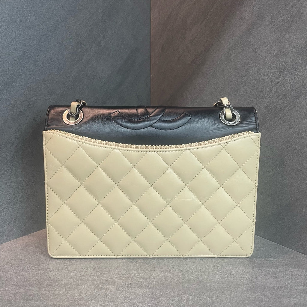 Chanel Flap woc White with black