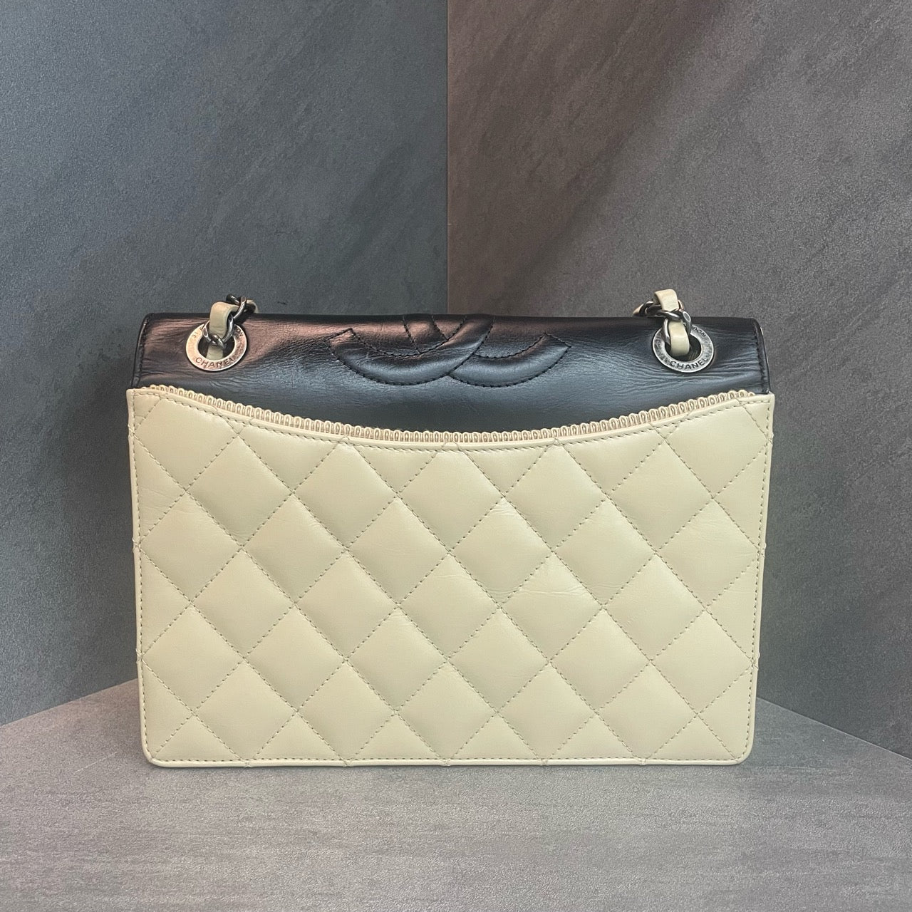 Chanel Flap woc White with black