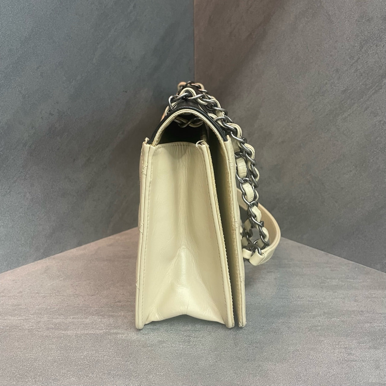 Chanel Flap woc White with black
