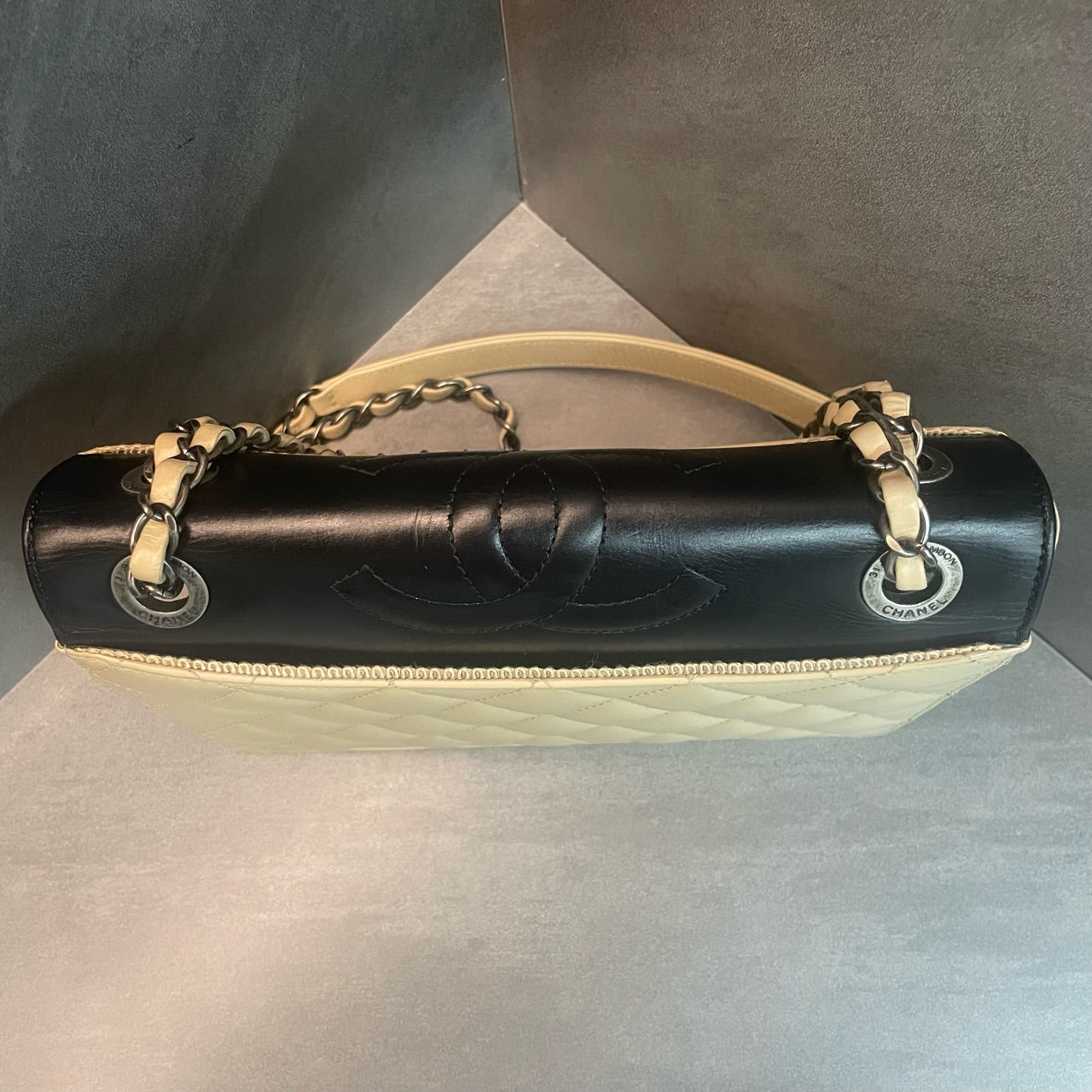 Chanel Flap woc White with black