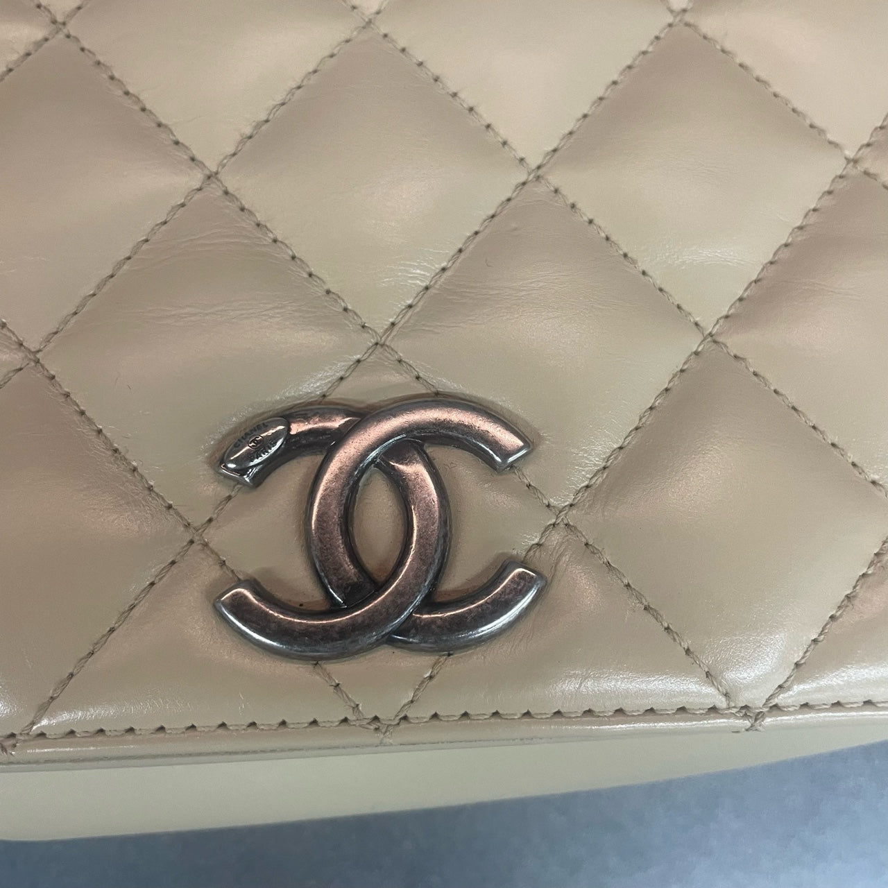 Chanel Flap woc White with black