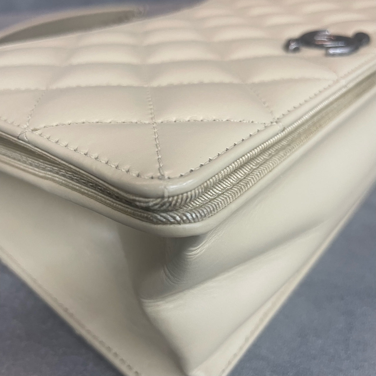 Chanel Flap woc White with black