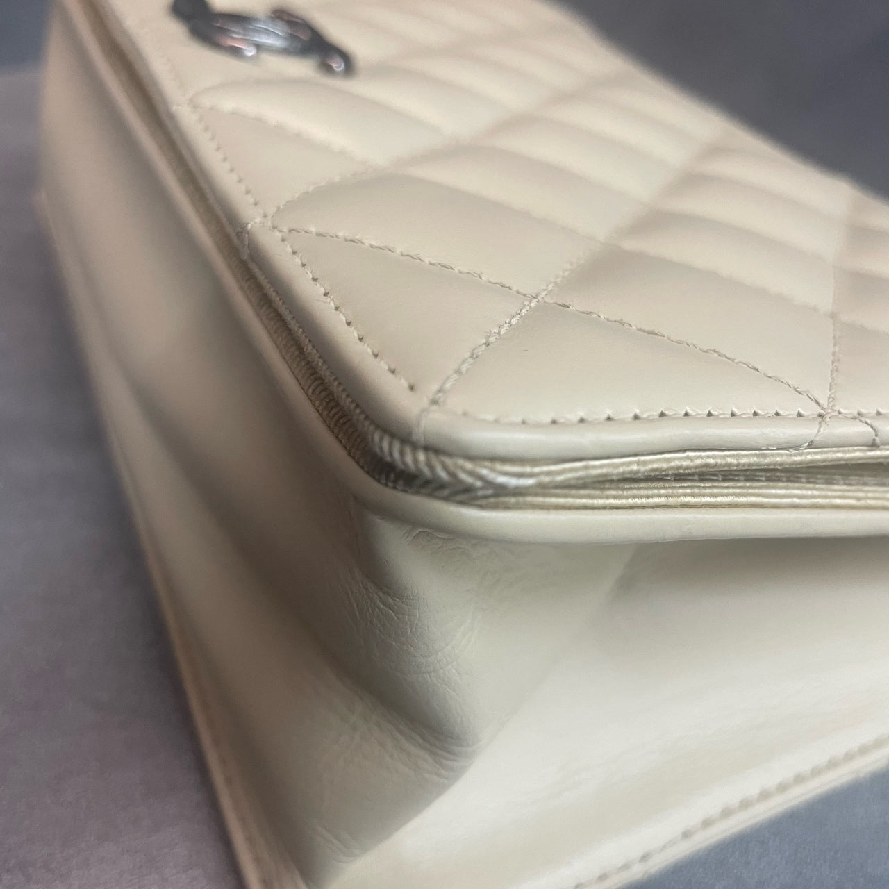 Chanel Flap woc White with black