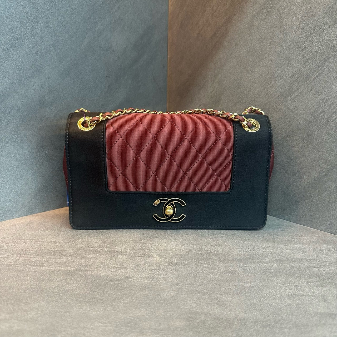 Chanel leboy Season series middle size black with red