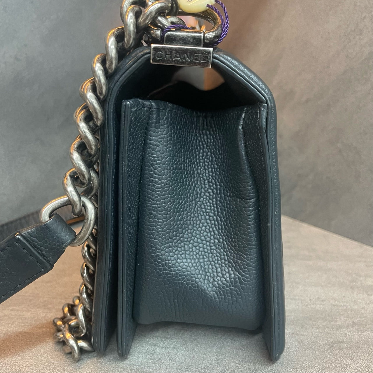 Chanel graininess cowhide middle size blakc-sliver
