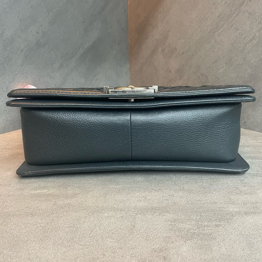 Chanel graininess cowhide middle size blakc-sliver