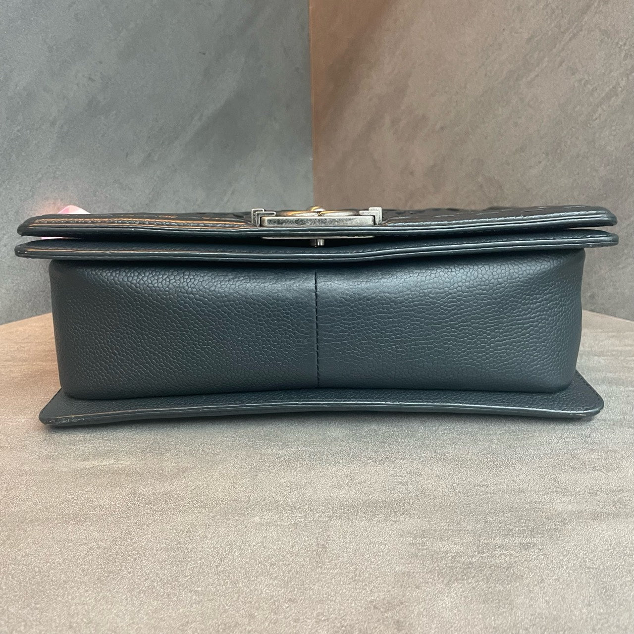 Chanel graininess cowhide middle size blakc-sliver