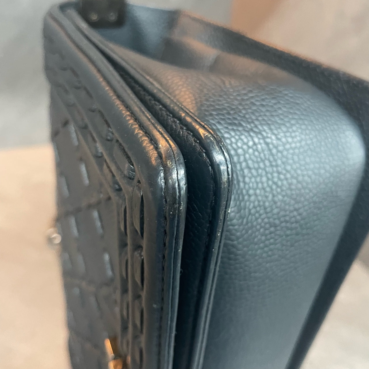Chanel graininess cowhide middle size blakc-sliver