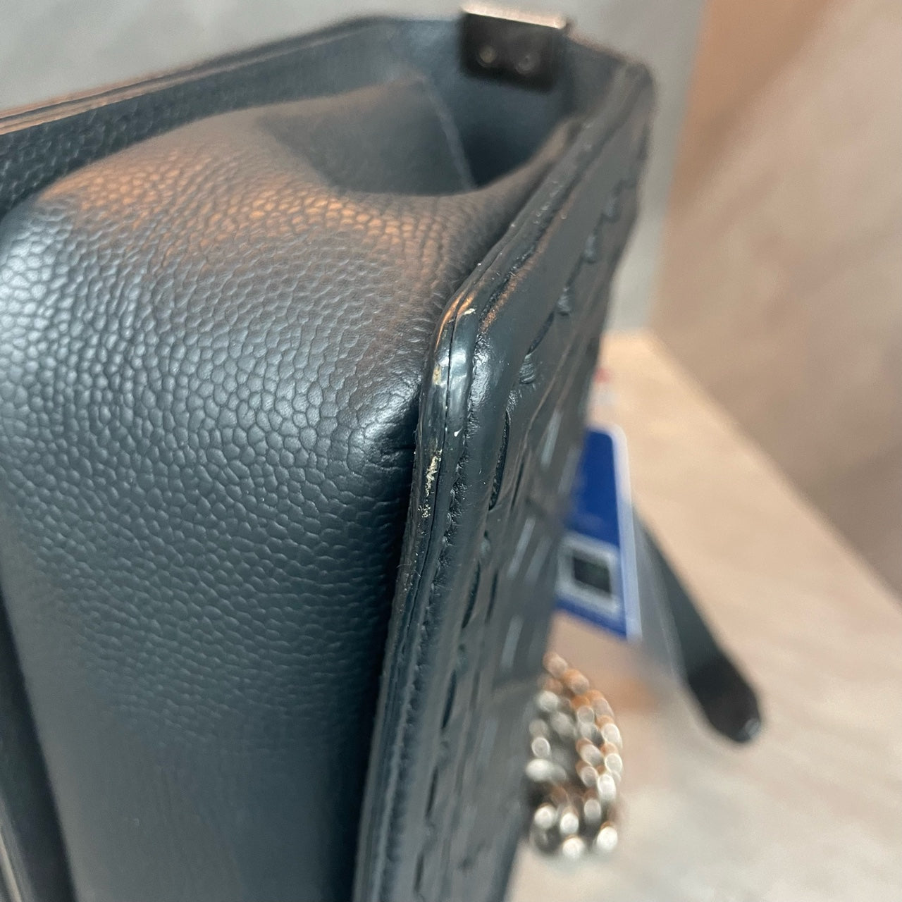 Chanel graininess cowhide middle size blakc-sliver