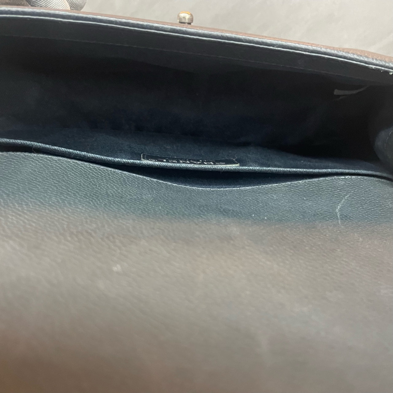 Chanel graininess cowhide middle size blakc-sliver