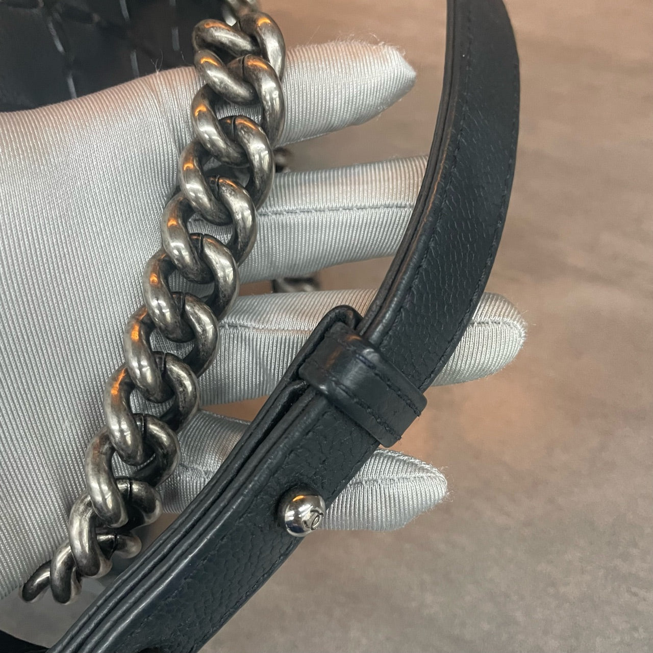 Chanel graininess cowhide middle size blakc-sliver