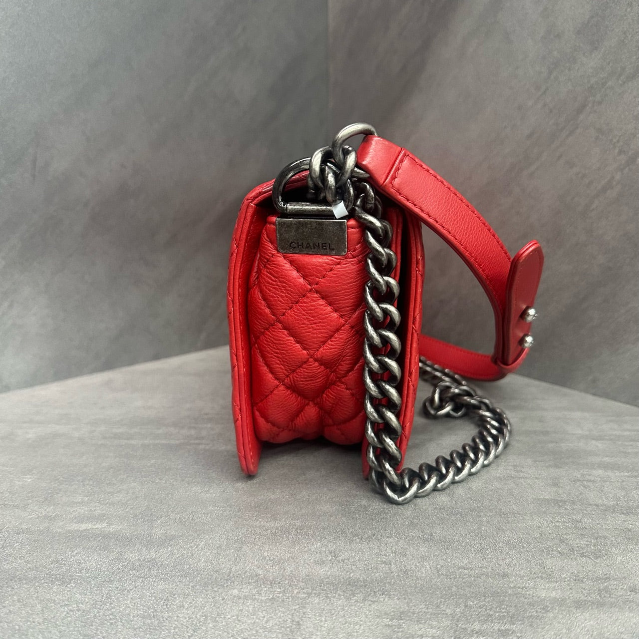 Chanel leboy cowhide soft box middle size red
