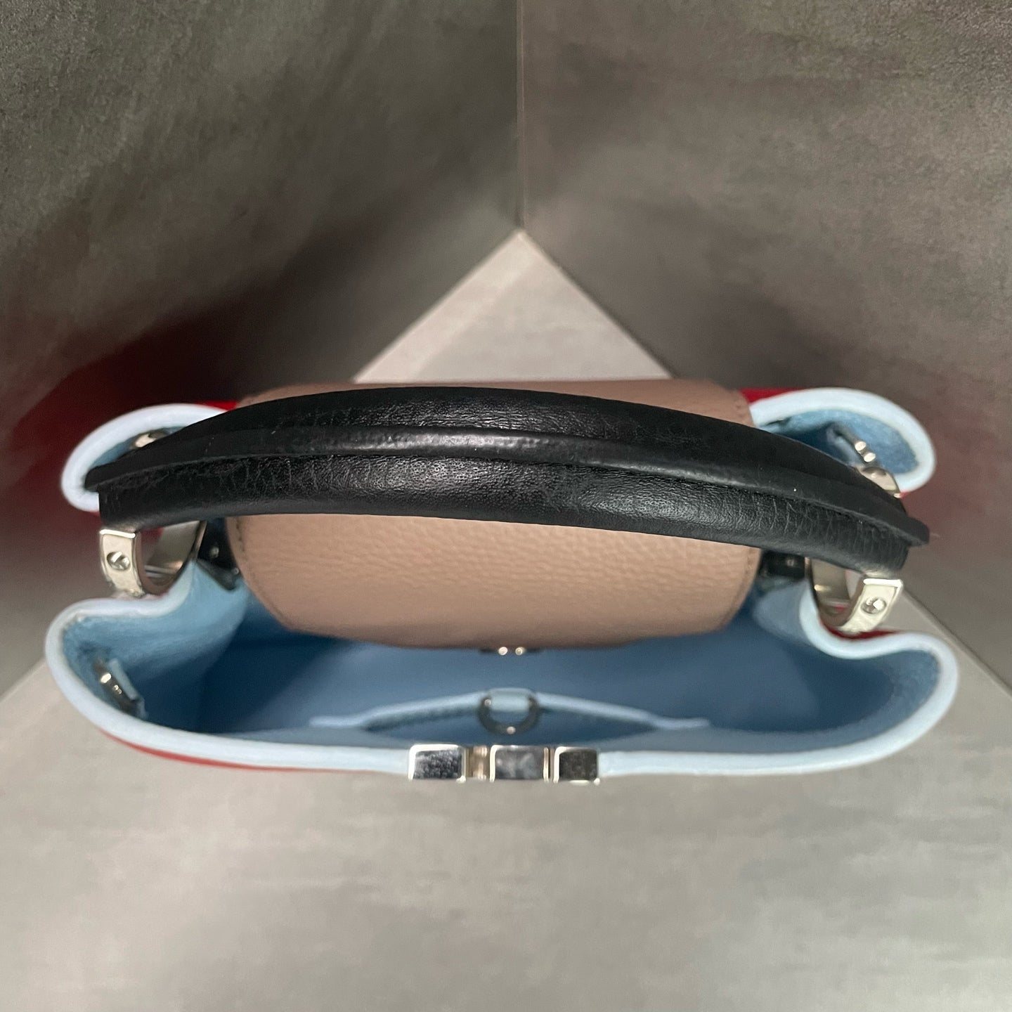 Louis Vuitton Capucines BB red