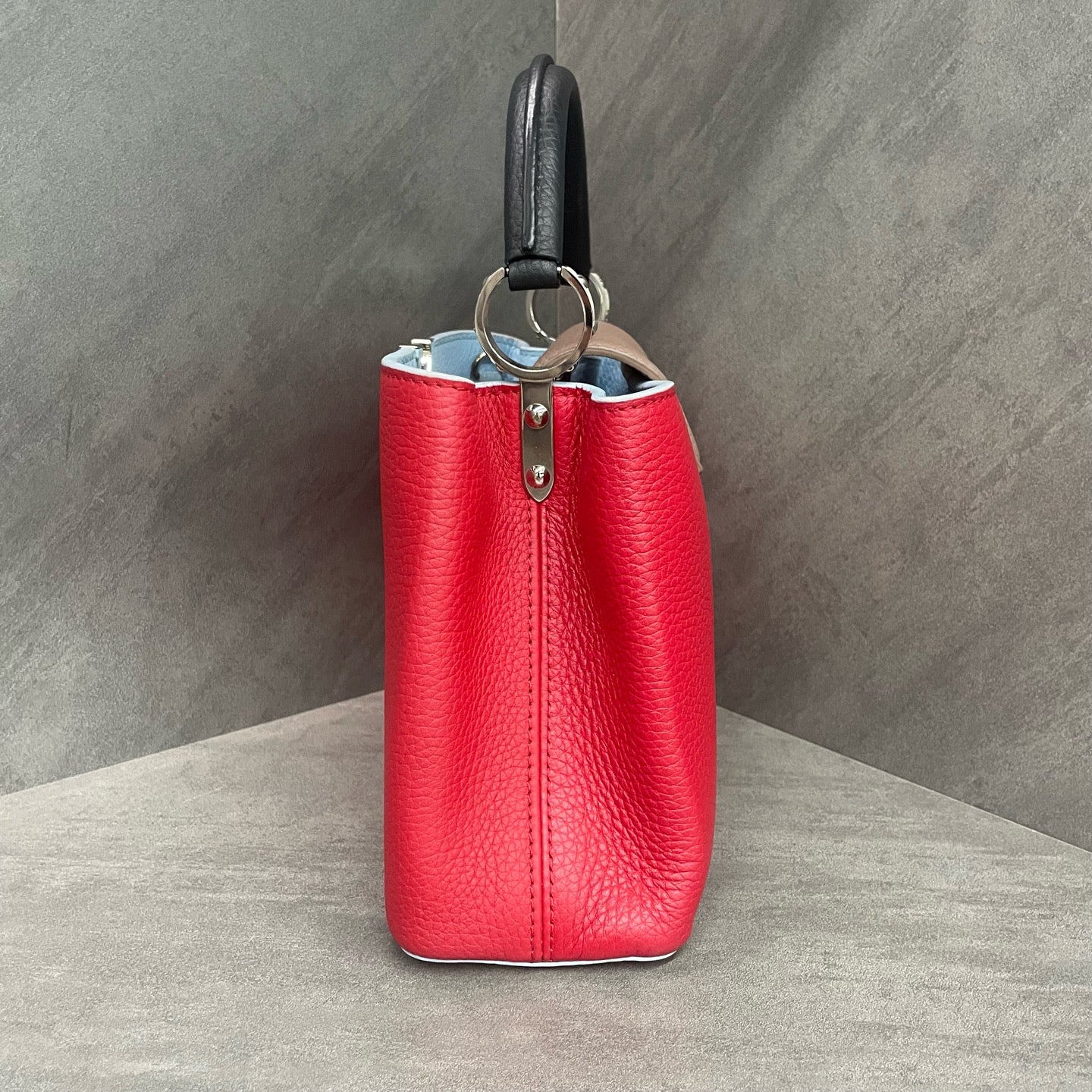 Louis Vuitton Capucines BB red