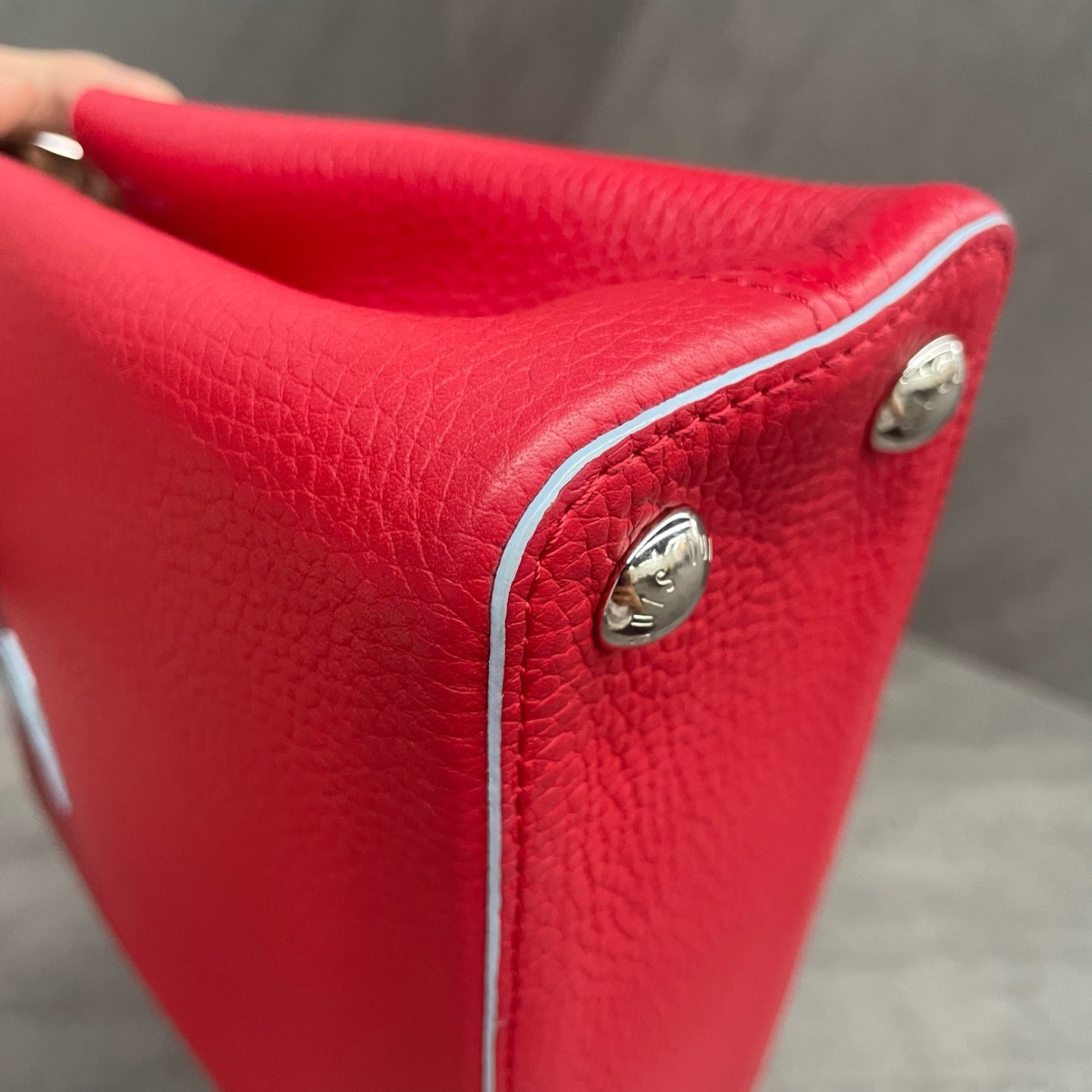 Louis Vuitton Capucines BB red