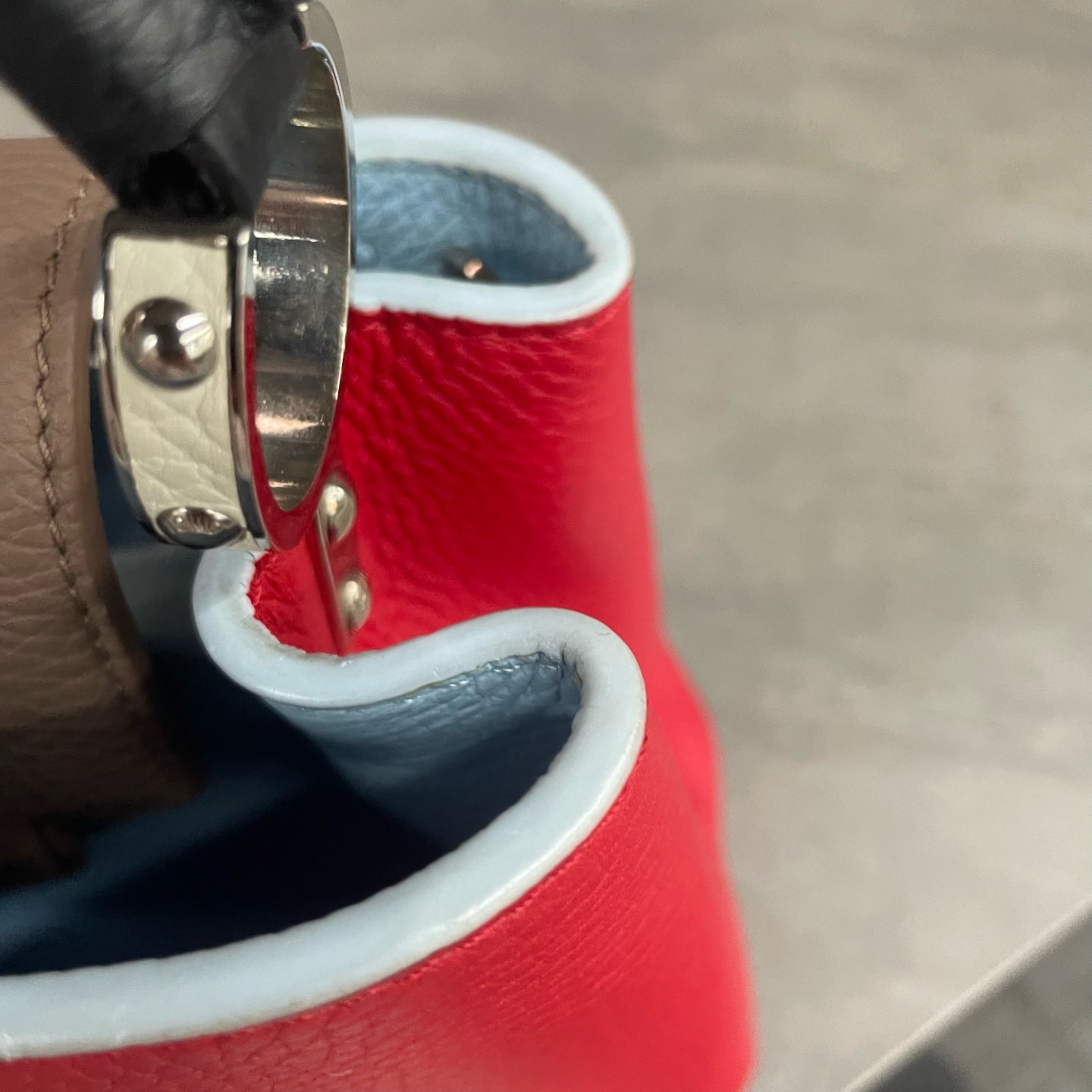 Louis Vuitton Capucines BB red
