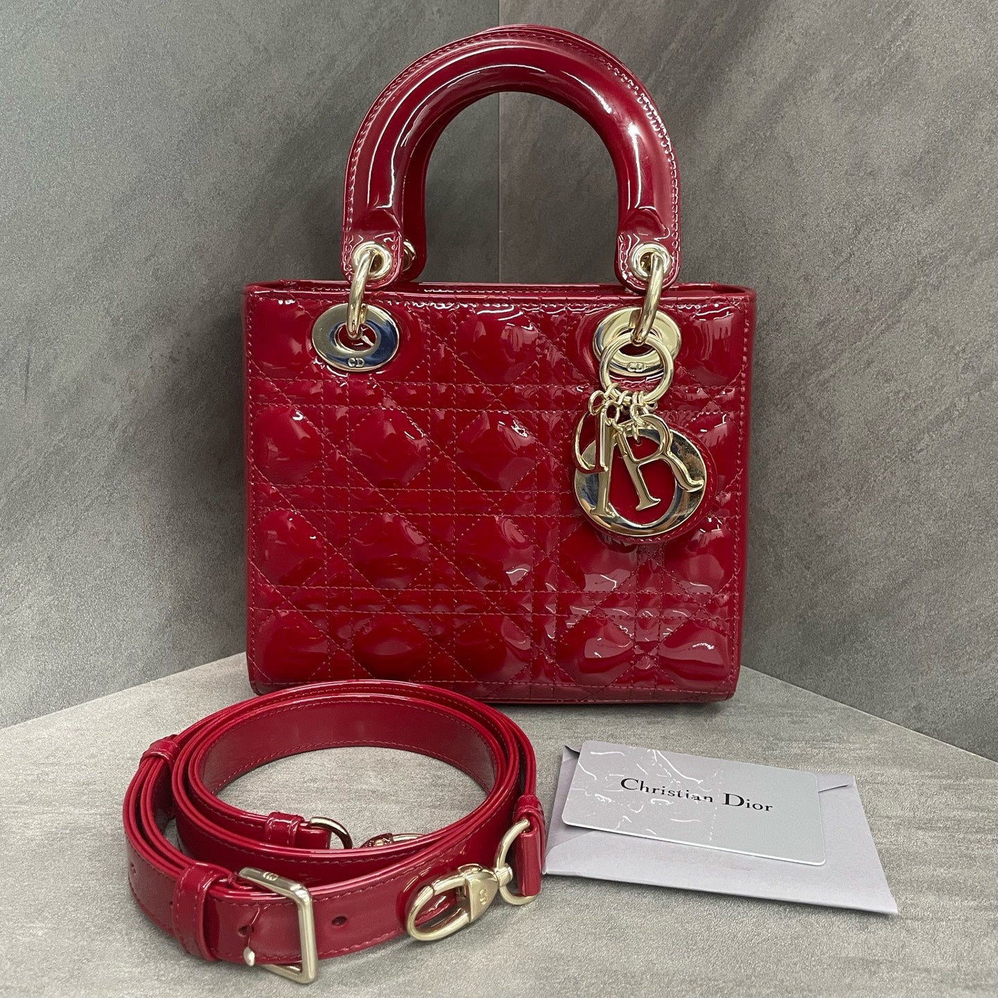 Dior Lady dior middle size patent leather Red