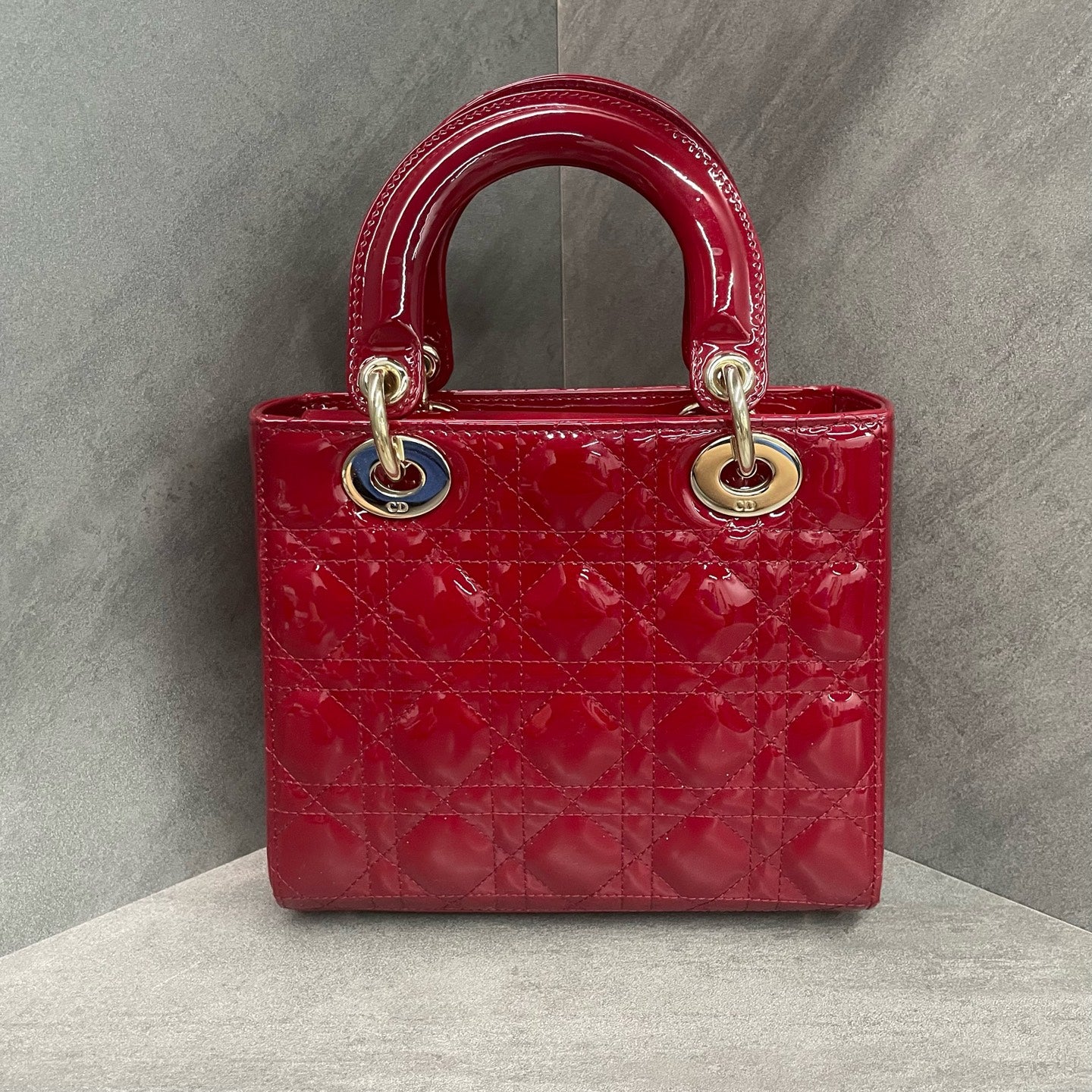 Dior Lady dior middle size patent leather Red