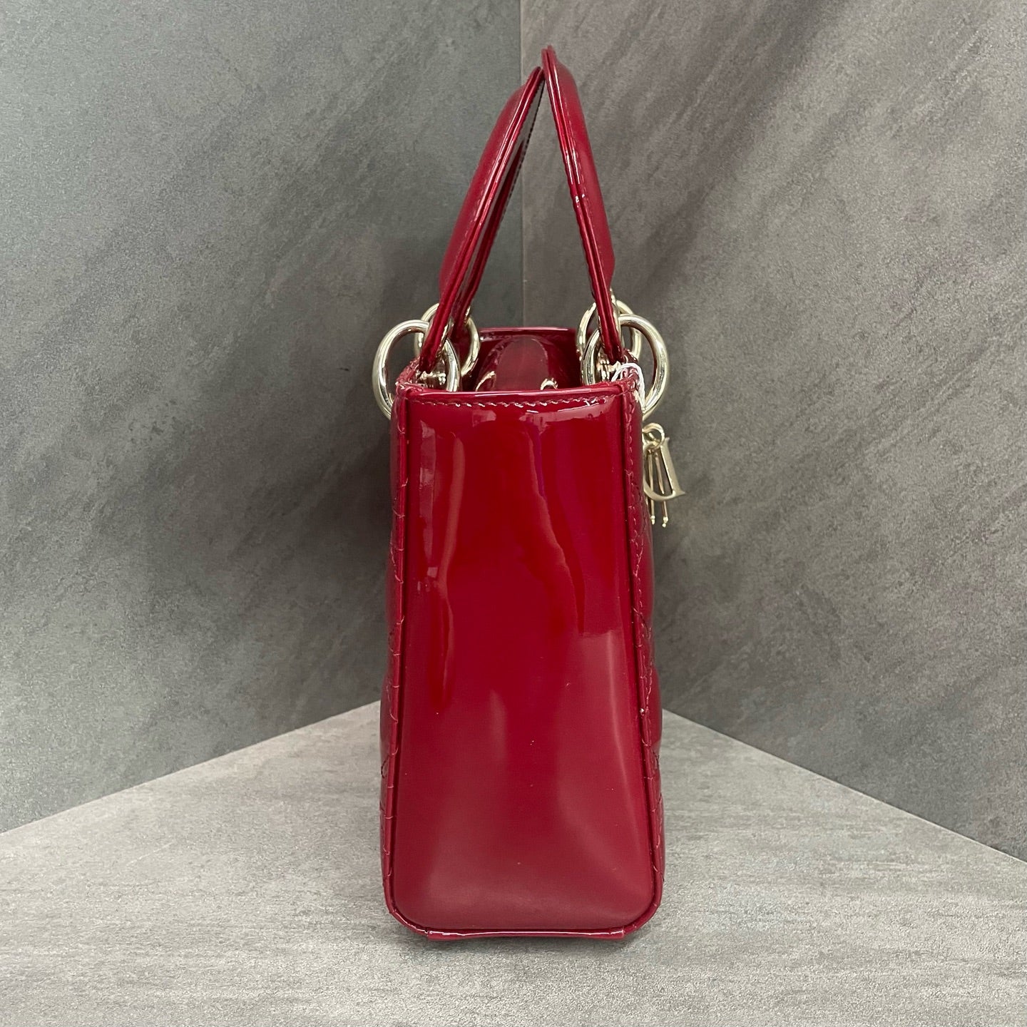 Dior Lady dior middle size patent leather Red