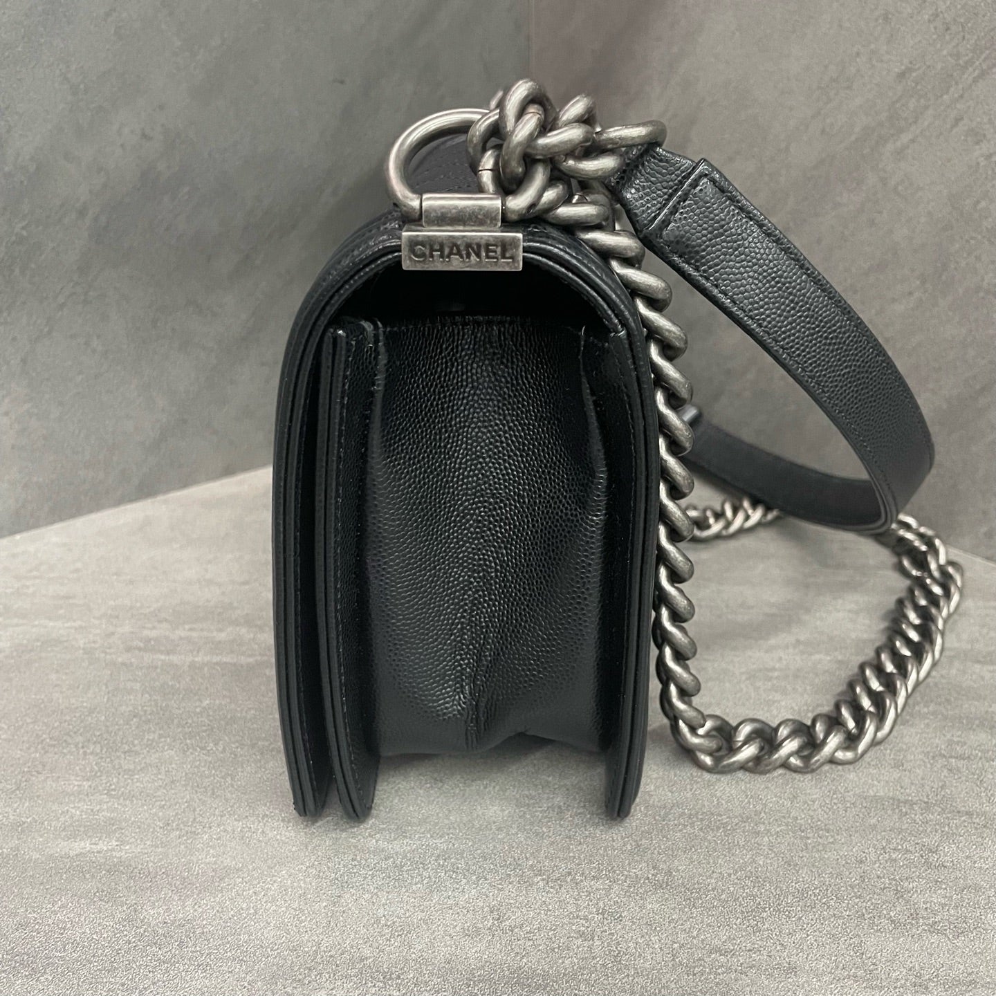 Chanel leboy lichee pattern cowhide middle size Black-Sliver