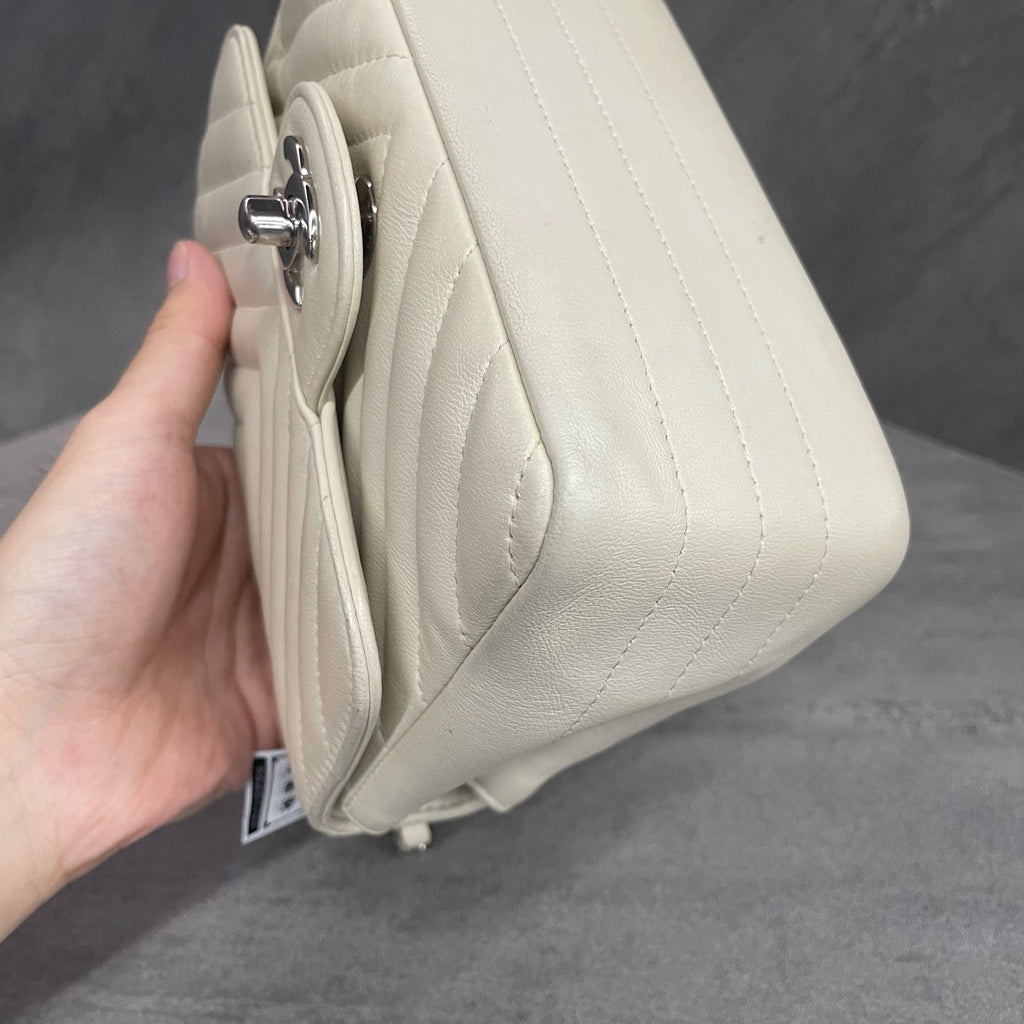 Chanel Classic Flap mini suqare “V”pattern sheepskin offwhite