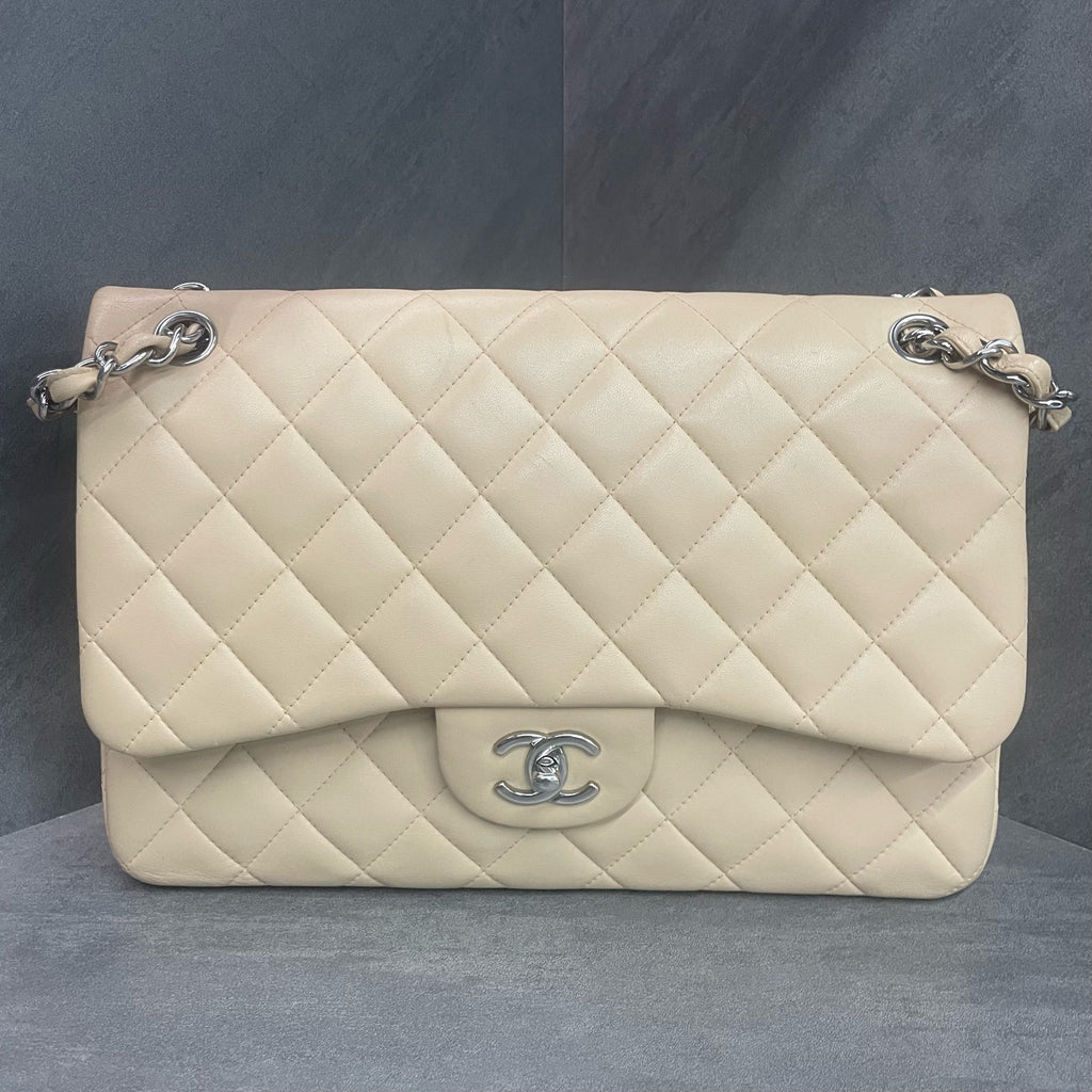 Chanel Classic Flap Jumbo sheepskin Off-white