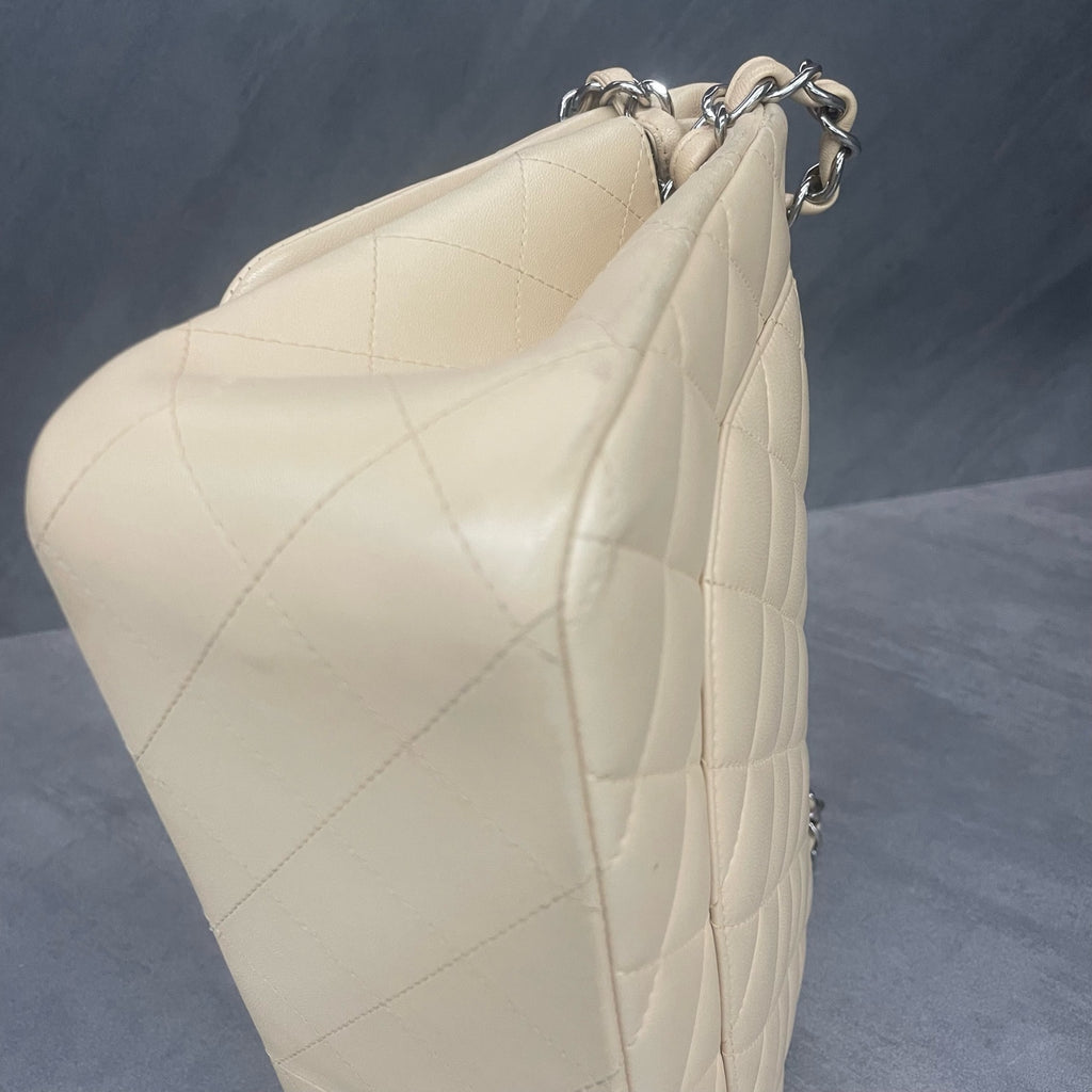 Chanel Classic Flap Jumbo sheepskin Off-white