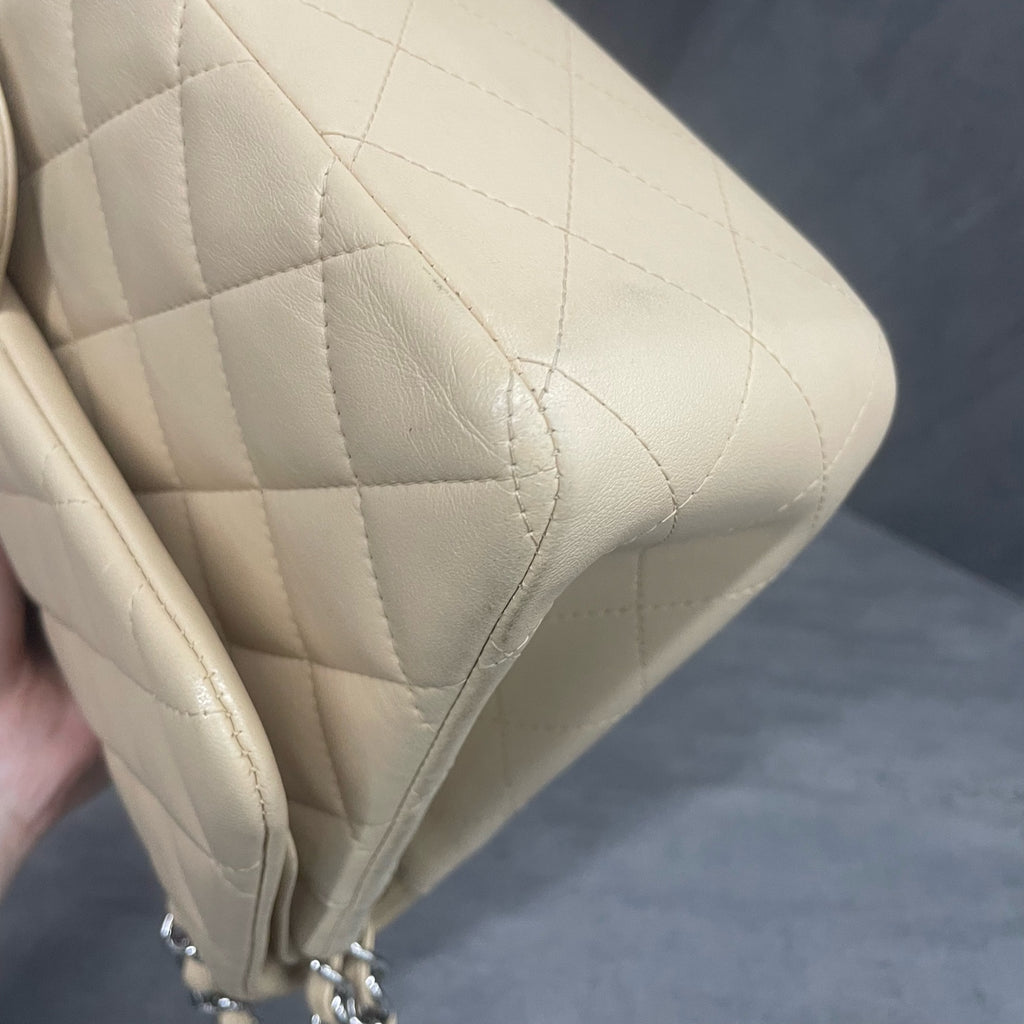 Chanel Classic Flap Jumbo sheepskin Off-white