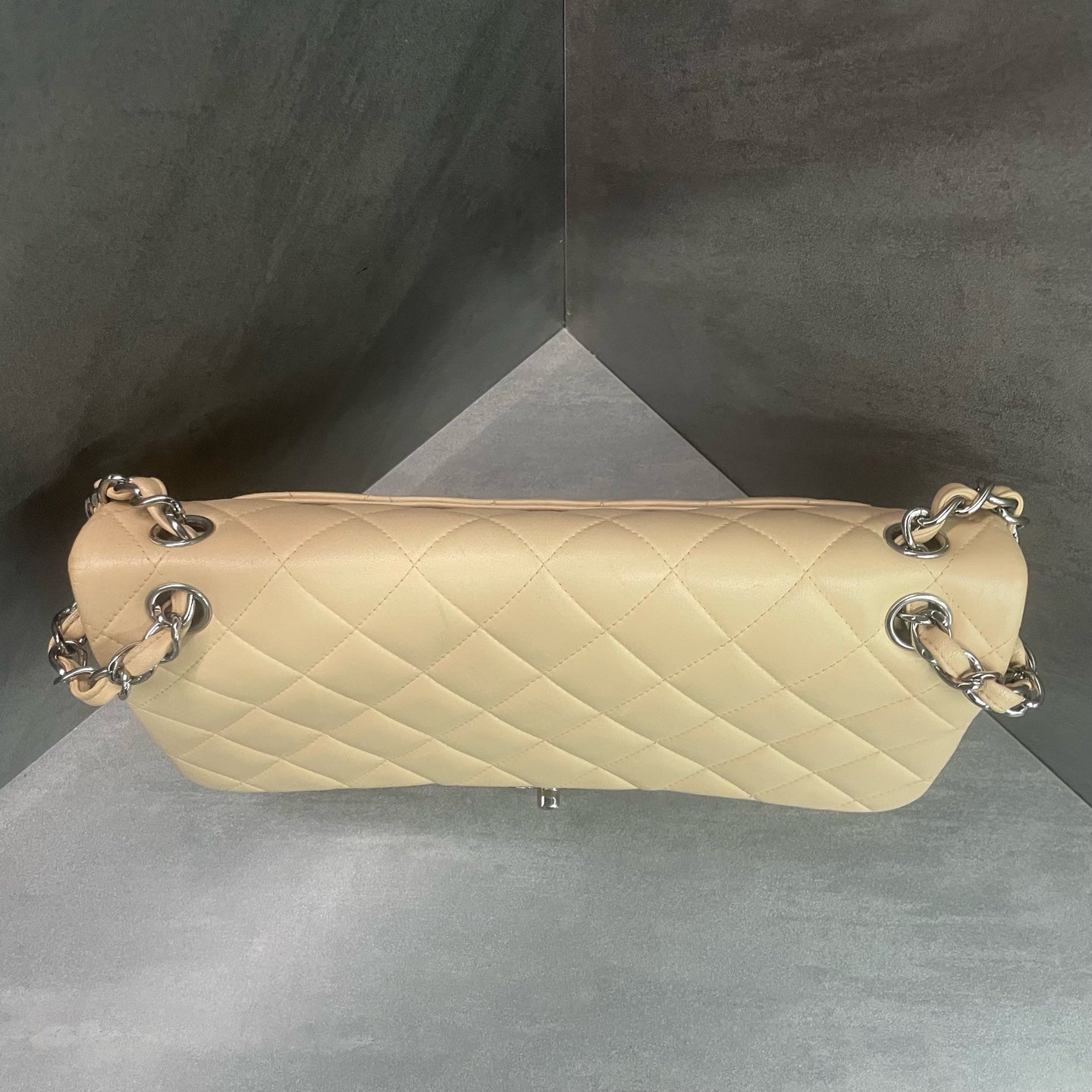 Chanel Classic Flap Jumbo sheepskin Off-white