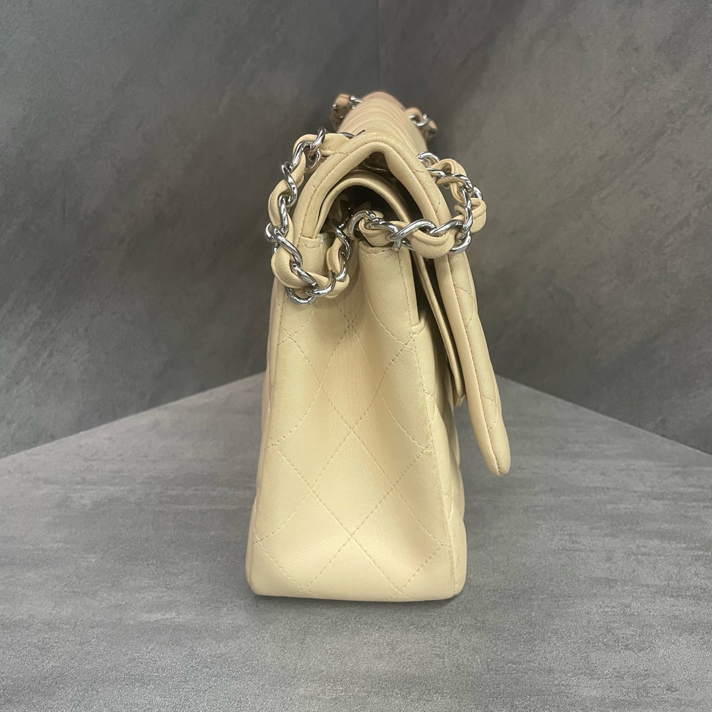 Chanel Classic Flap Jumbo sheepskin Off-white