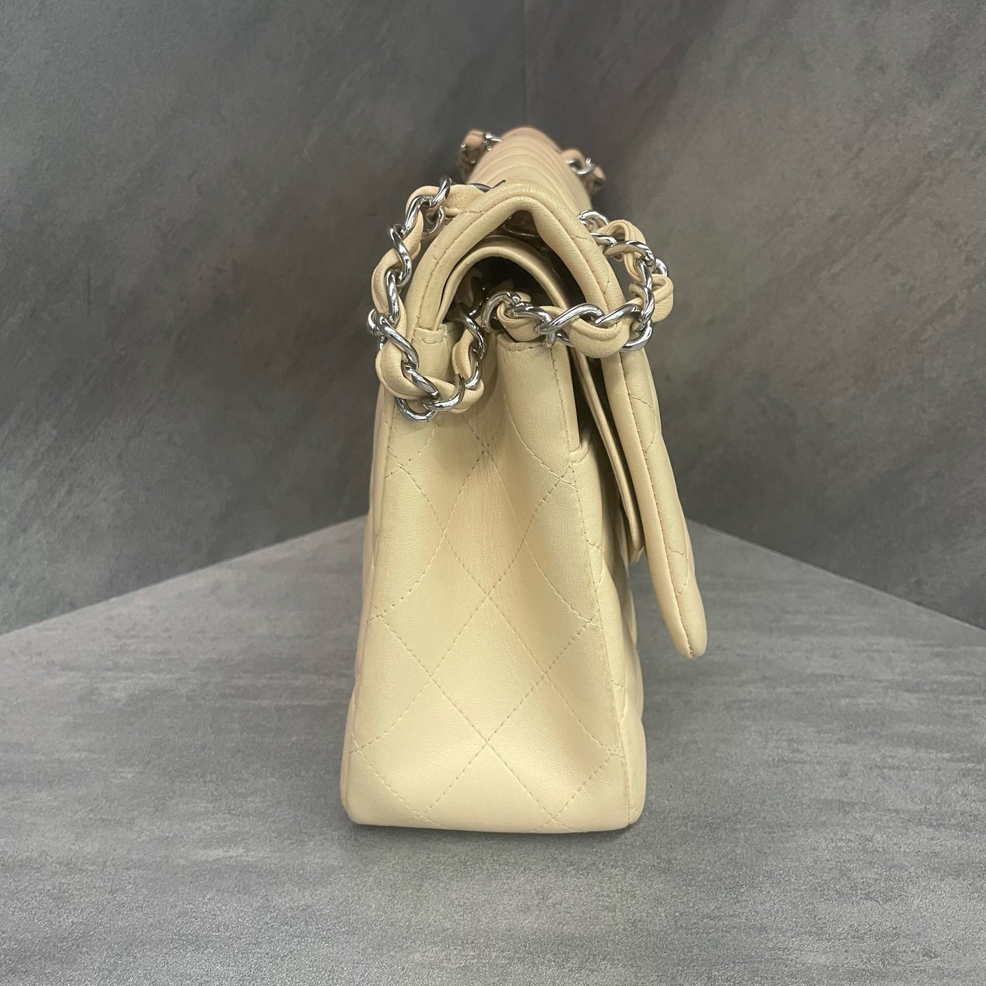 Chanel Classic Flap Jumbo sheepskin Off-white