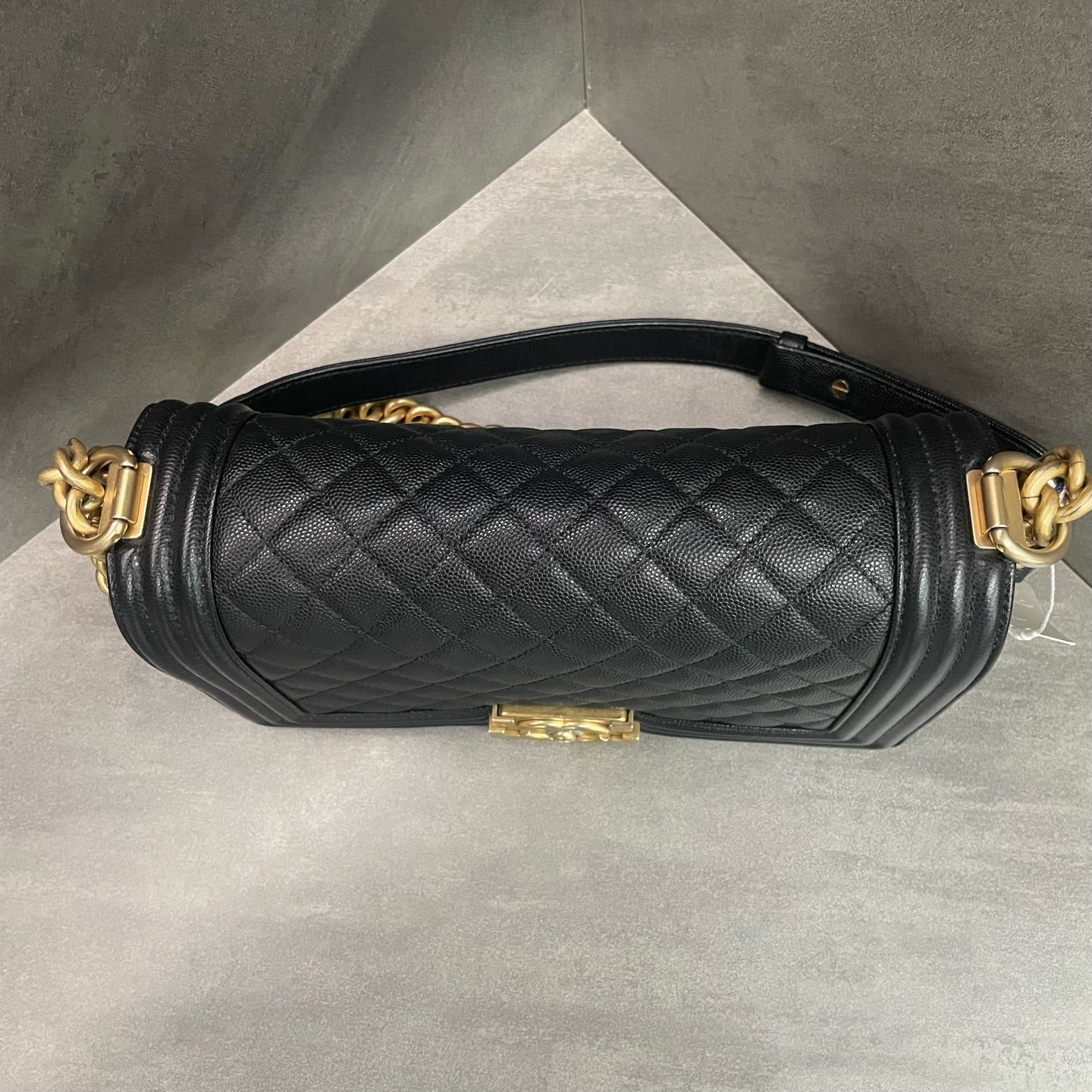 Chanel leboy lichee pattern cowhide middle size Black-Gold