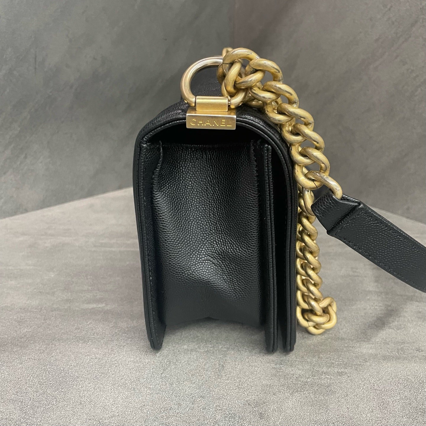 Chanel leboy lichee pattern cowhide middle size Black-Gold