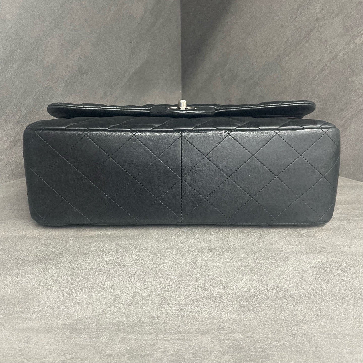 CHANEL Classic Flap JUMBO Lambskin Black-Golden